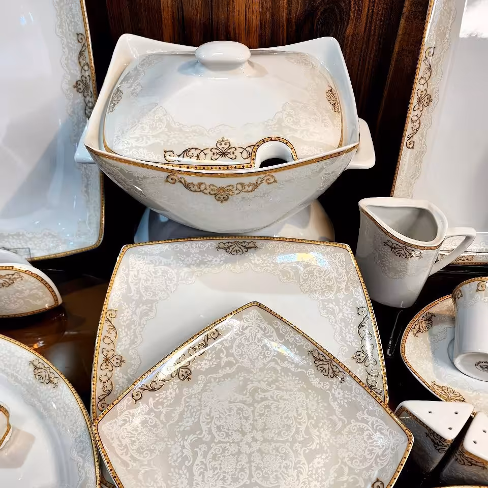 چینی پردیس نوبل طلایی 30 پارچه درجه ی عالی