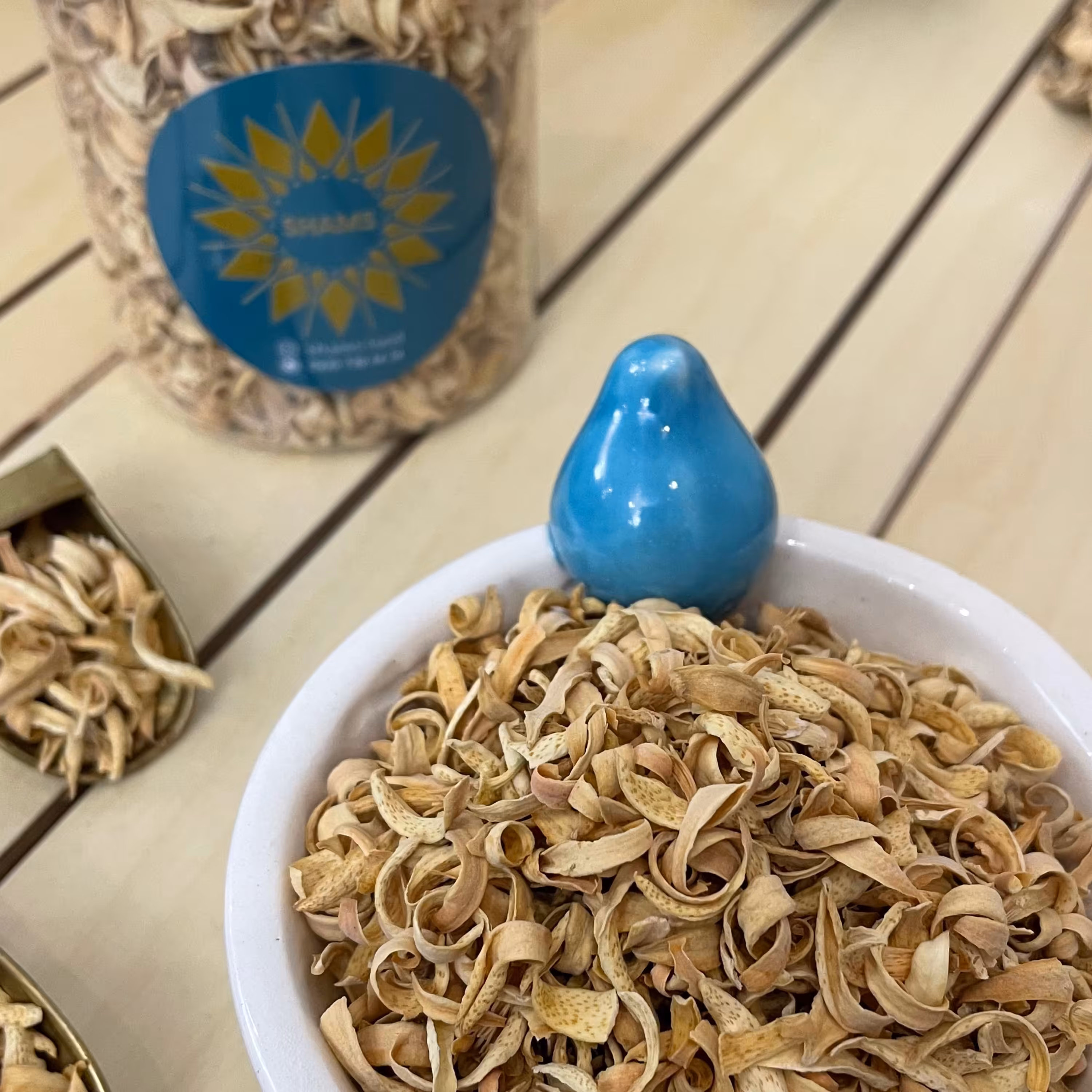 بهار نارنج درجه یک 40 گرم بسته بندی شده در پت پلاستیکی لوکس