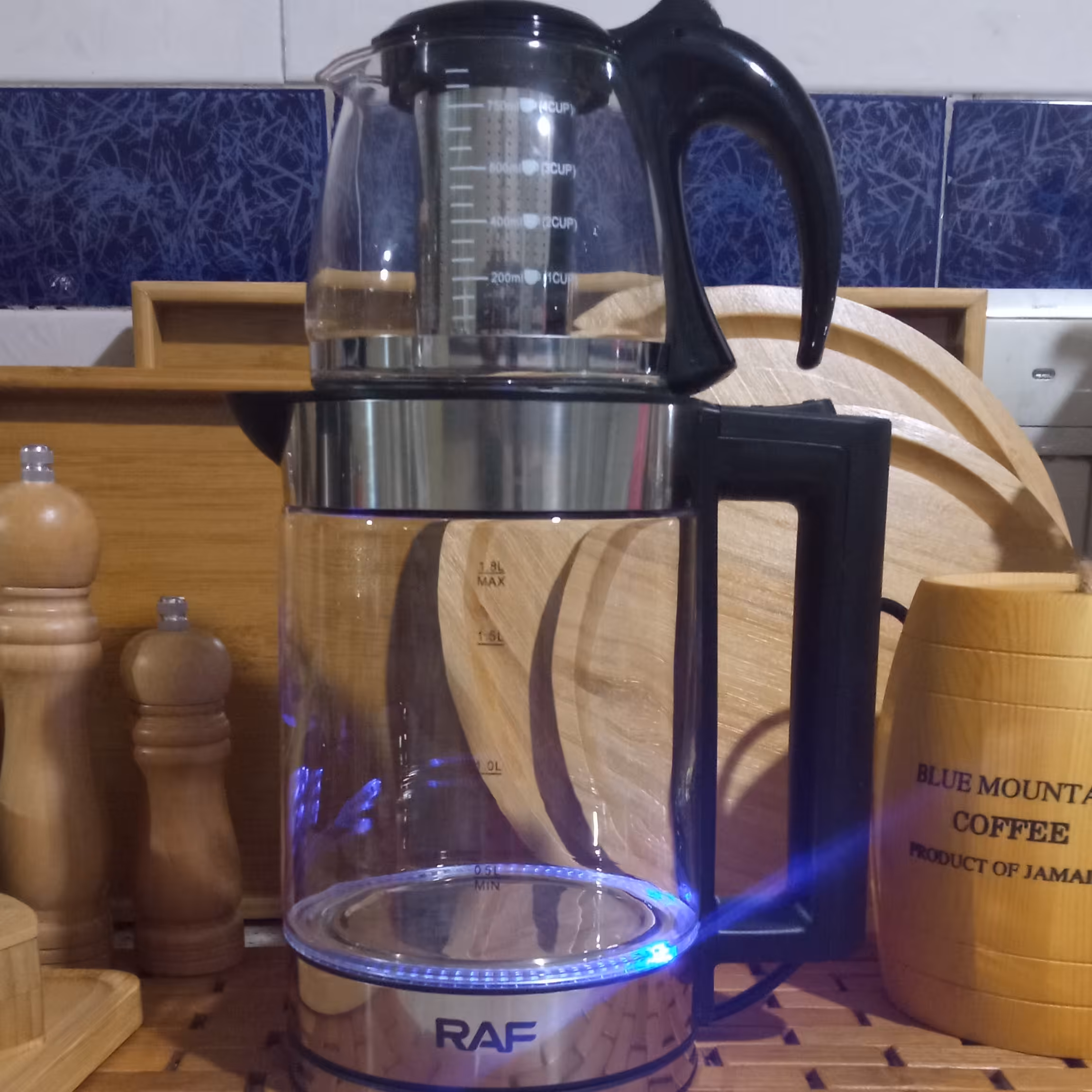 چای ساز 8   1   لیتر پیرکس با توان 1500وات مارک  راف  اروپا و با کیفیتی بسیار عالی 