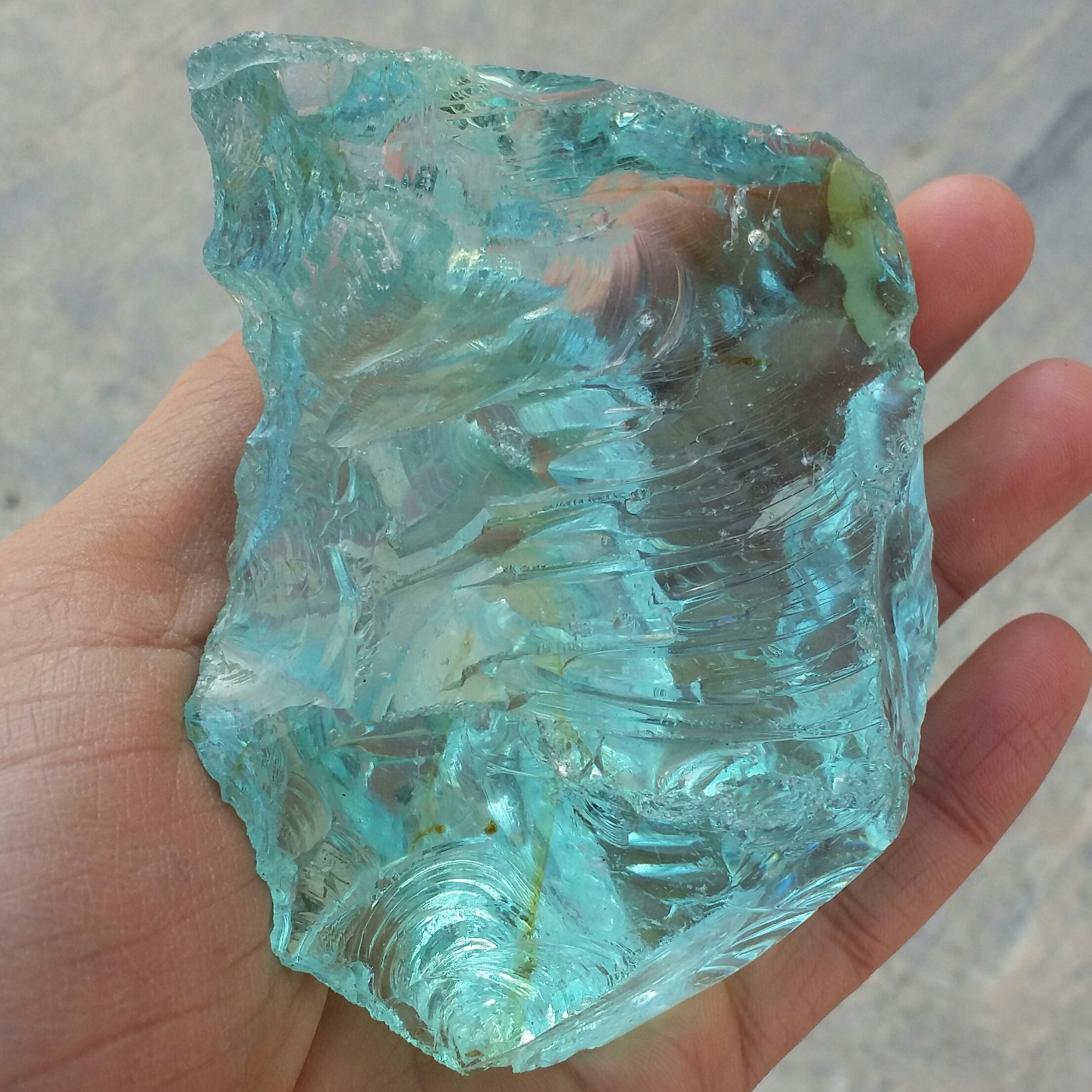 سنگ راف خام آبسیدین سبز آبی اصل محشر صددر صد طبیعی شاهکار خلقت
تصویر از چند جهت محصول
با قابلیت ساخت چندین نگین کد 7900