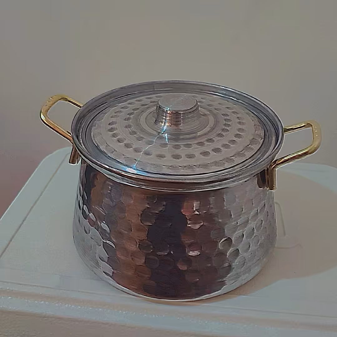 دیگچه چکشی طرح مس دسته طلایی 