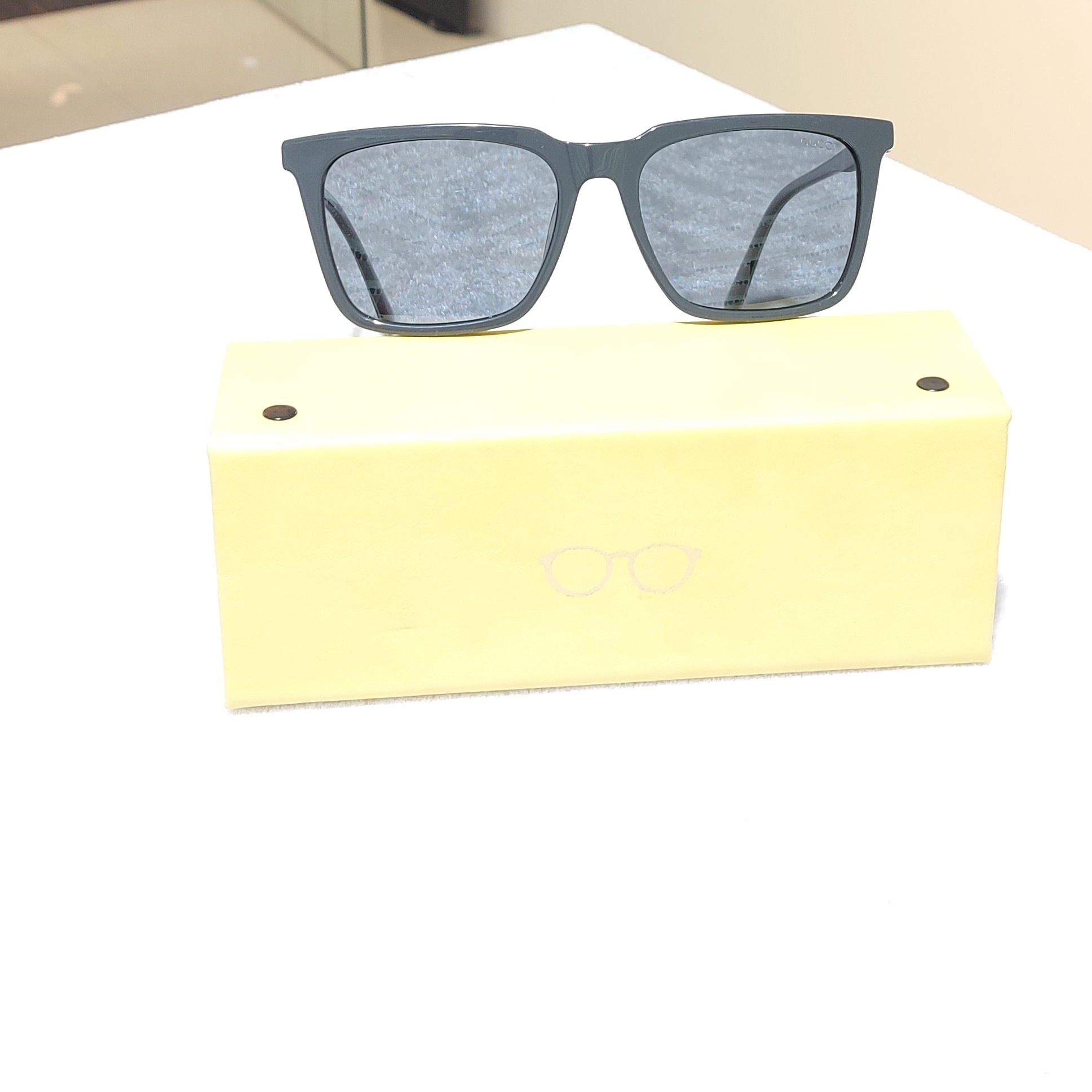 عینک افتابی GUCCI پلاریزه HD اب گریز UV400 رنگ خاکستری تیره جنس کائوچو استیت نشکن