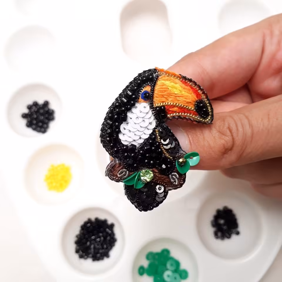 سنجاقسینه جواهردوزی توکان