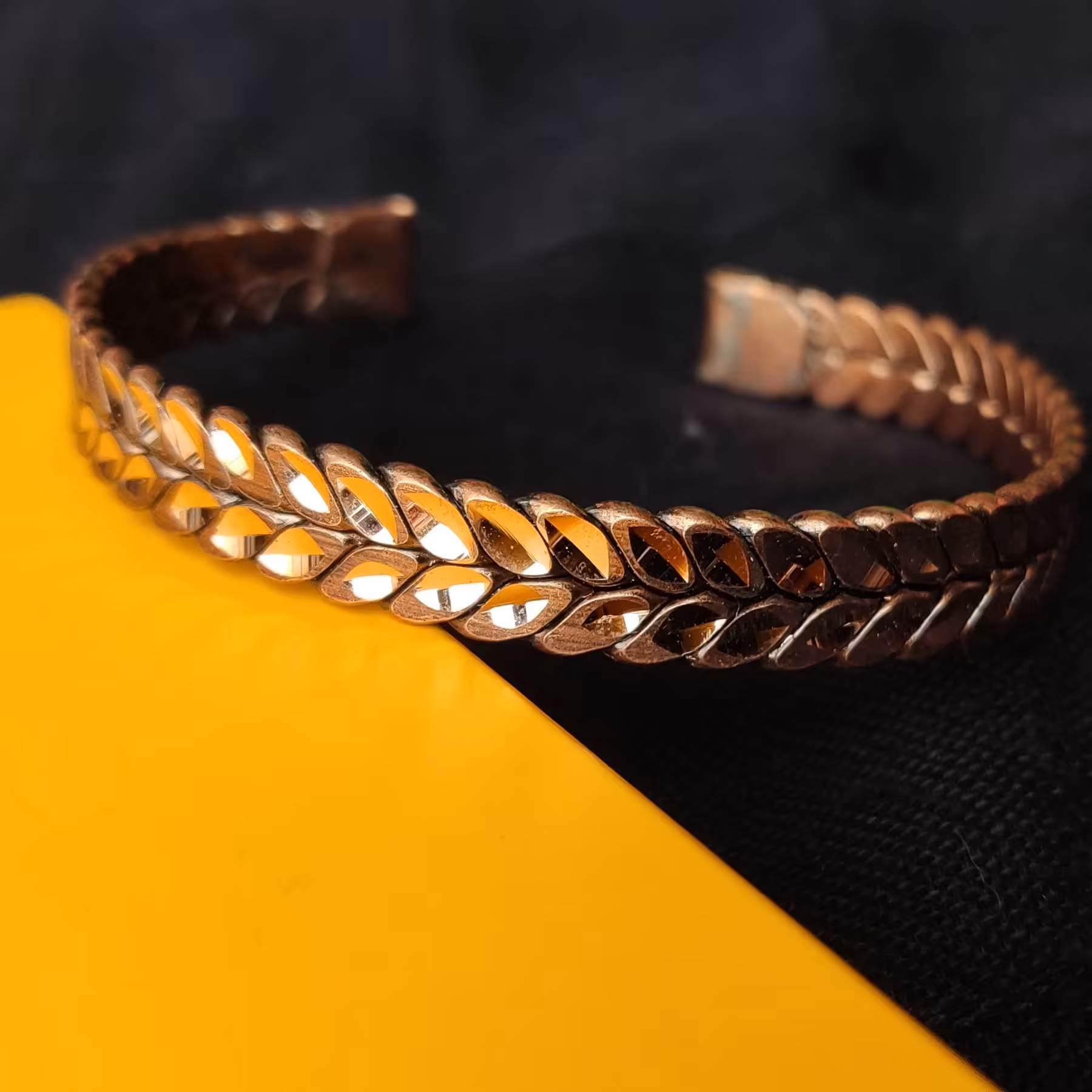 دستبند مسی گندمی تراشدار