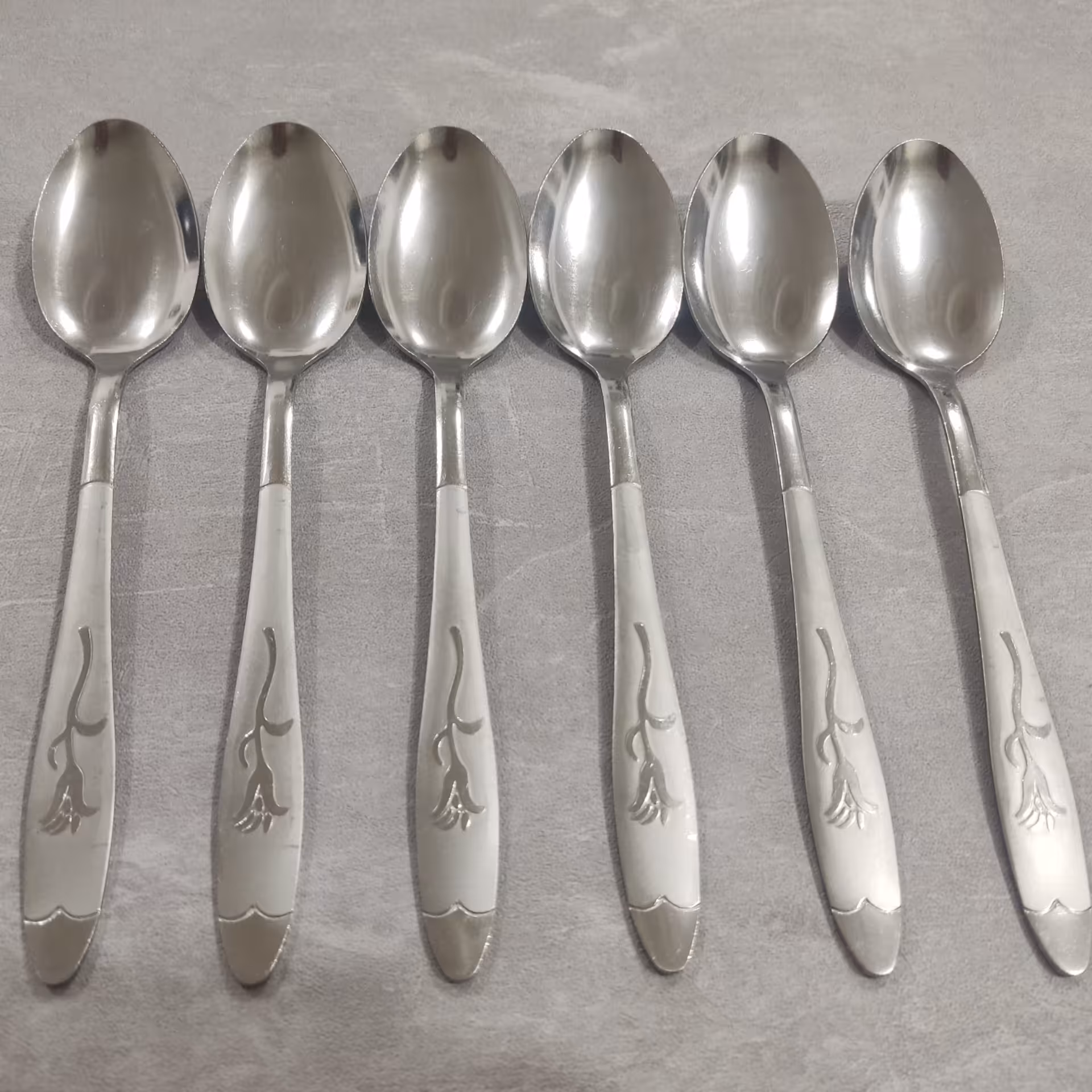 قاشق غذاخوری گل میخک بسته 6عددی ضخامت 2 میل طول 20سانت جنس فولاد ضد زنگ عیار 18 (STAINLES STEEL 18)