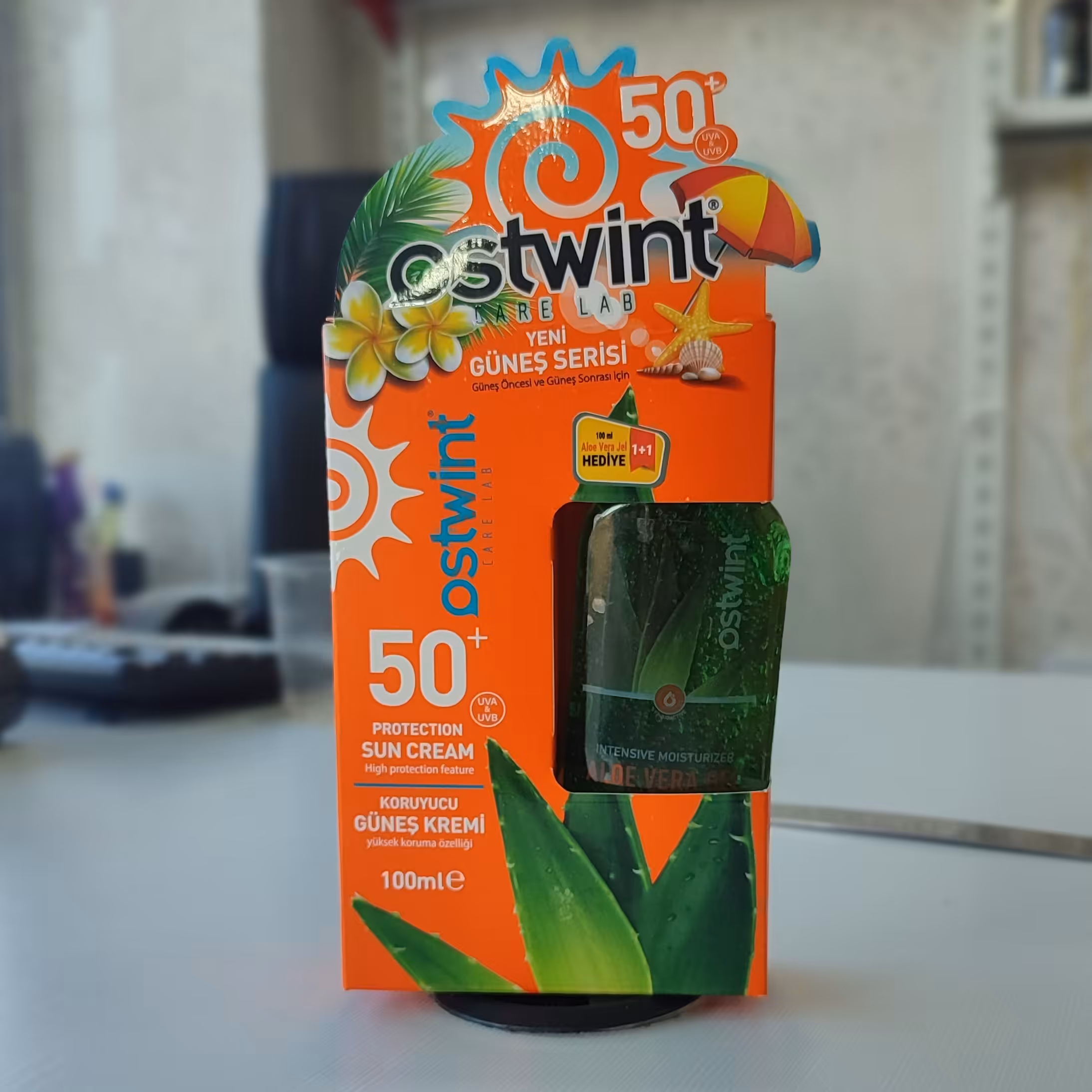 ضد آفتاب Spf 50  لیتر ویتامین E  ژل آلوئه ورا 100 میلی لیتر