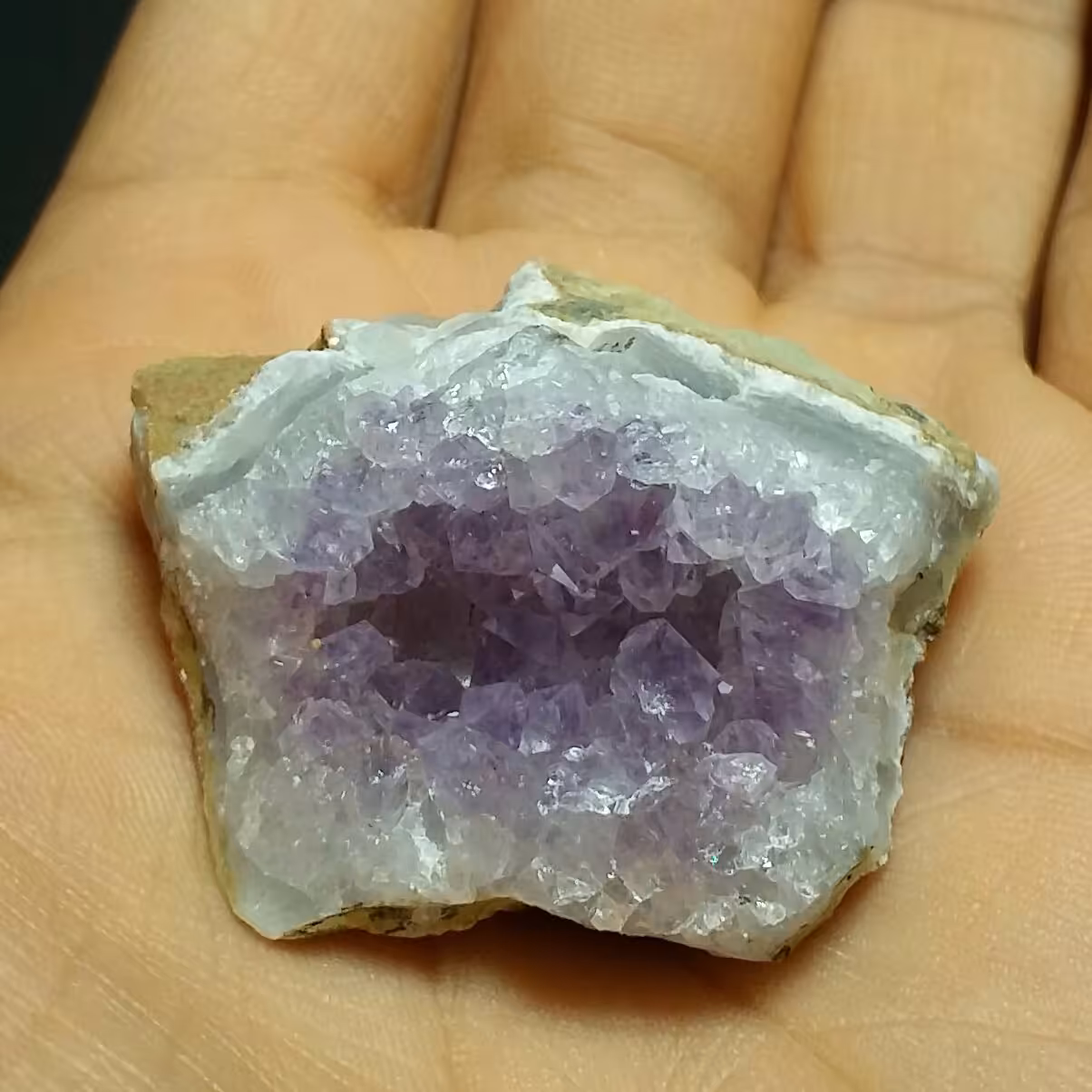 سنگ راف آمیتیس پر بلور  بسیار پر رنگ بسیار زیبا دیدنی کاملا طبیعی شاهکار خلقت خااااص
کد 9777