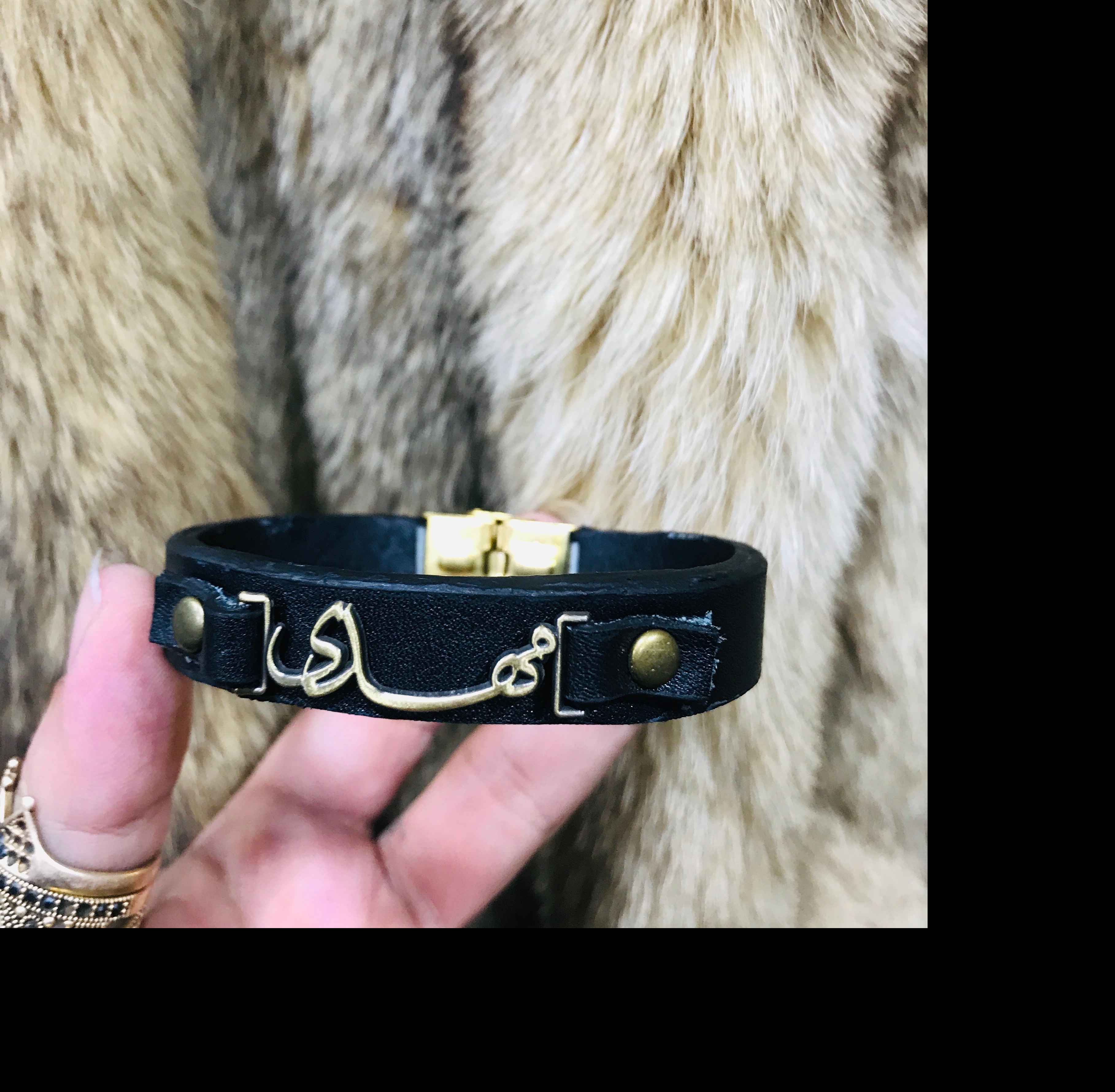 دستبند چرم آماده شده با چرم طبیعی گاومیشی 