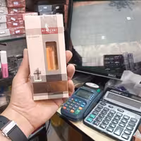 عطر جیبی زنانه صندل مدل باربری لندن