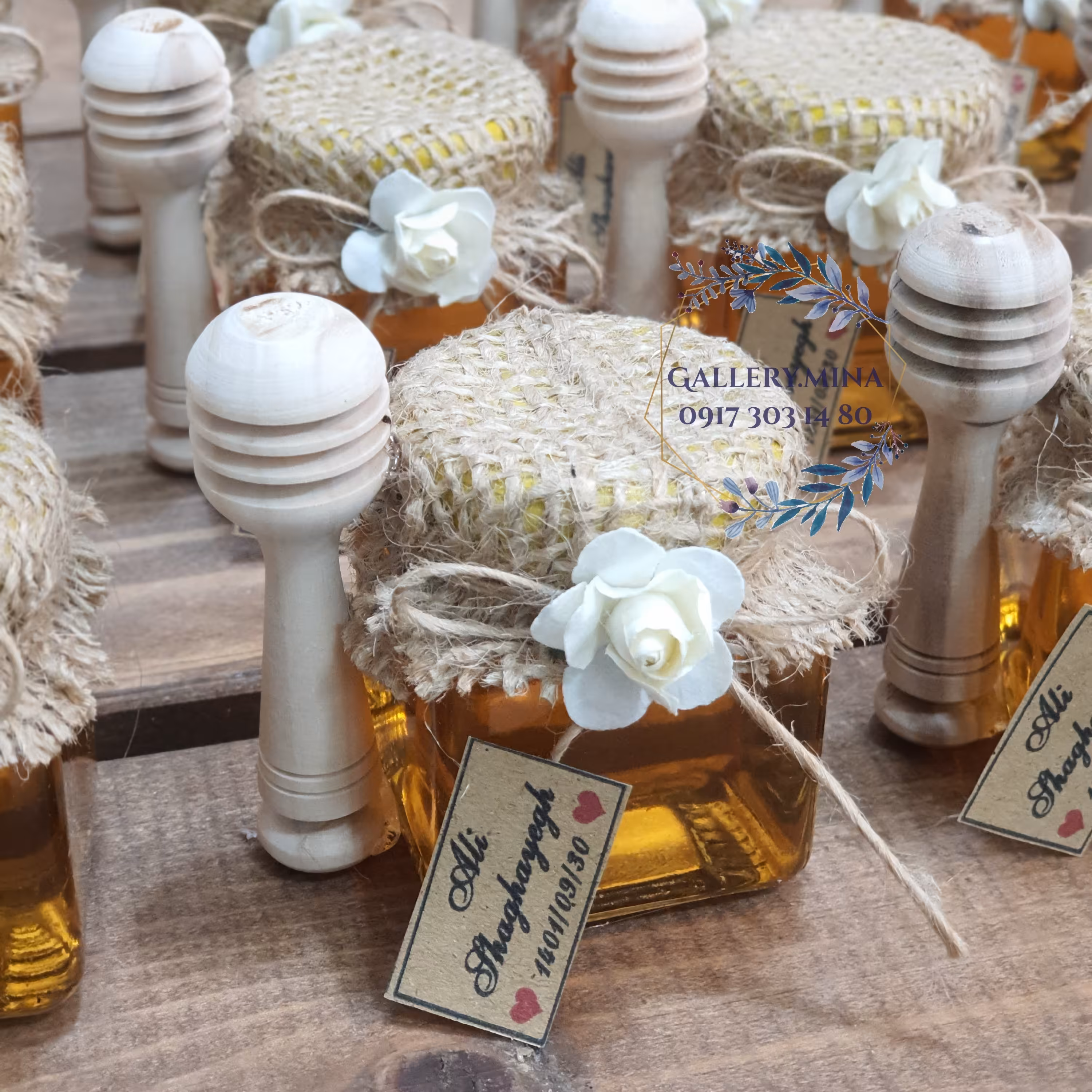 گیفت شیشه عسل با چوب عسل 