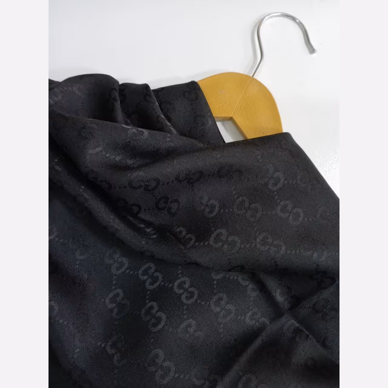 روسری مشکی ژاکارد ابریشم ریشه پرزی