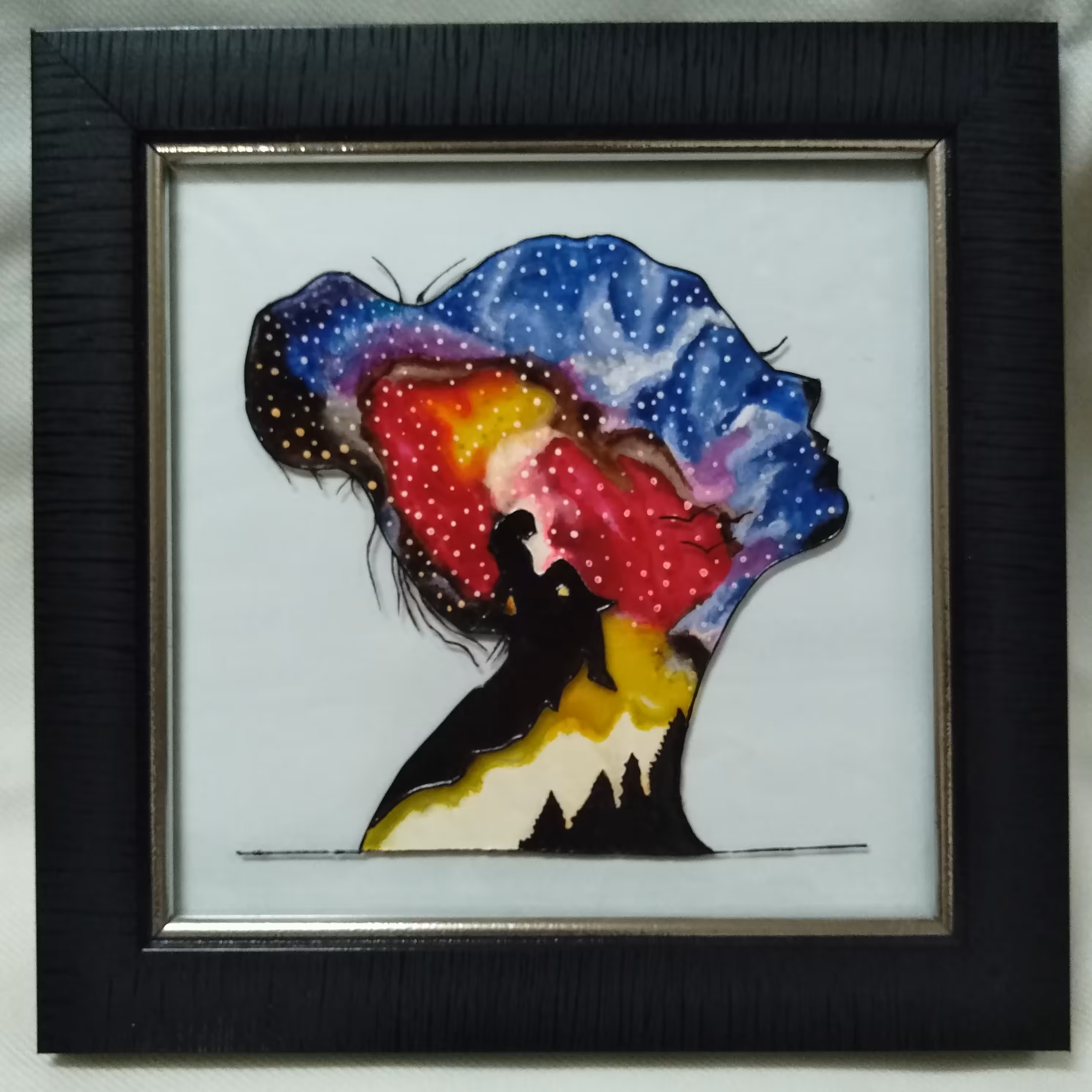 دختر و خیال تابلو ویترای با رنگ های خیالی و شیشه ای قاب 3 سانتی مشکی طرح دار استفاده شده در اندازه های 20 در 20