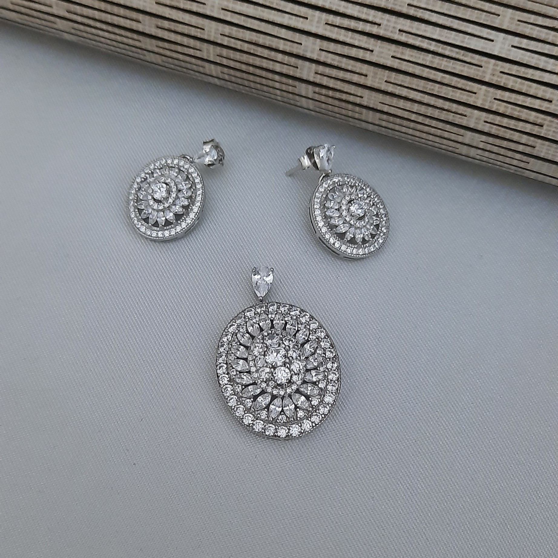 نیم ست نقره، وارداتی، عیار 925،آبکاری رادیوم، مناسب برای استفاده روزانه و مجلسی 4