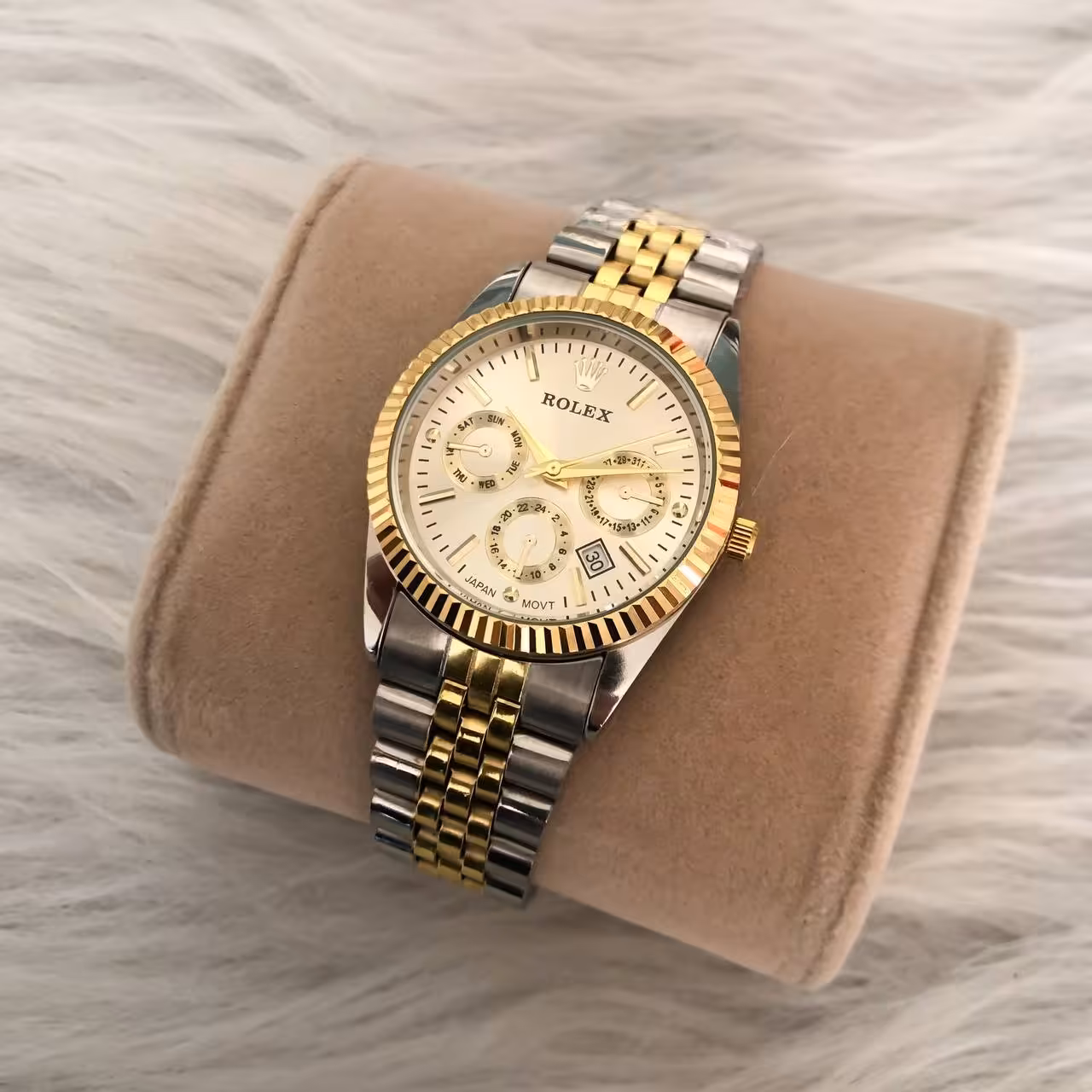 ساعت  مردانه رولکس بنداستیل دورنگ صفحه سفید. طرح سه موتوره
کیفیت عالی. تقویم دار. 12 ماه گارانتی موتور