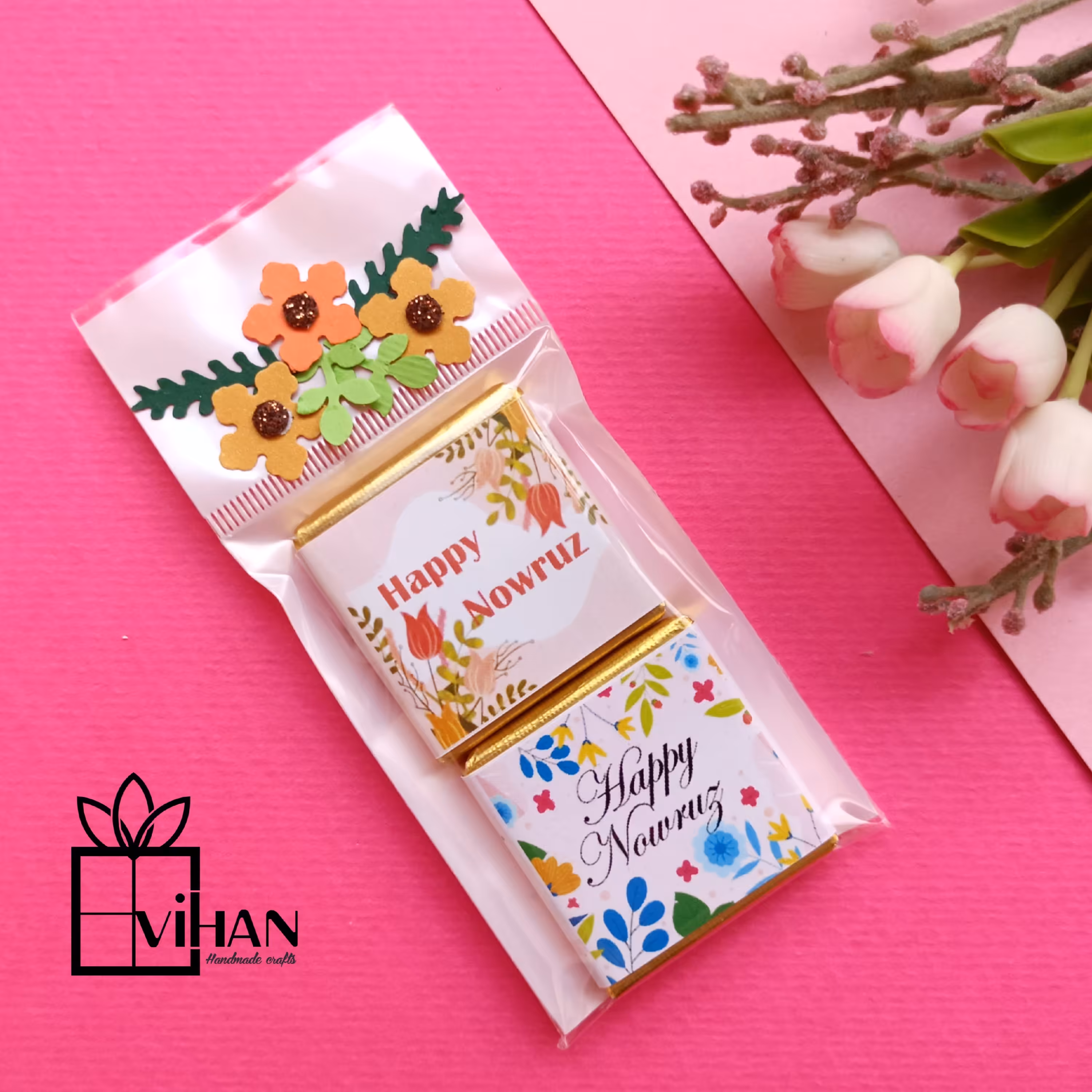 گیفت شکلات دوتائی تزئین شده با شکوفه های مقوائی و کاور طرح نوروزی