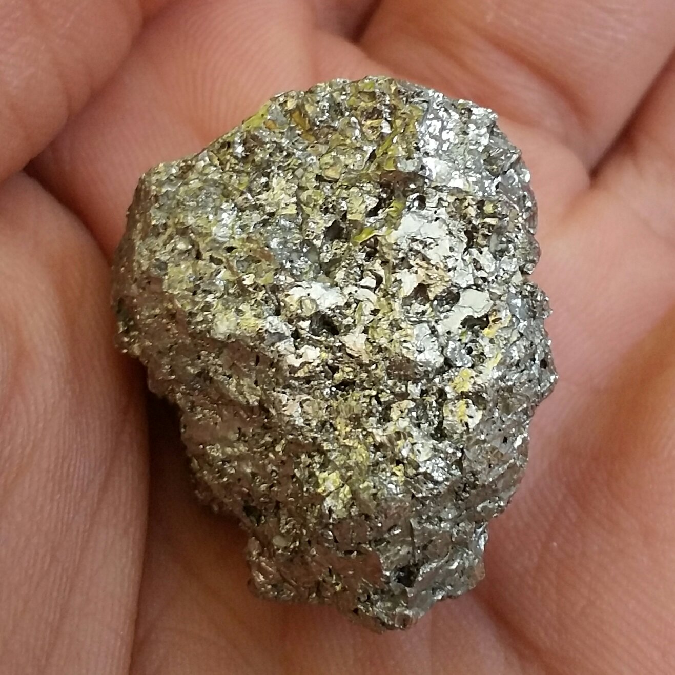 سنگ راف حبه شده پیریت طلایی ملقب به سنگ طلا 100 در صد طبیعی خا اص شاهکار خلقت
تماما پیریت بدون ناخالصی
بینظییر
