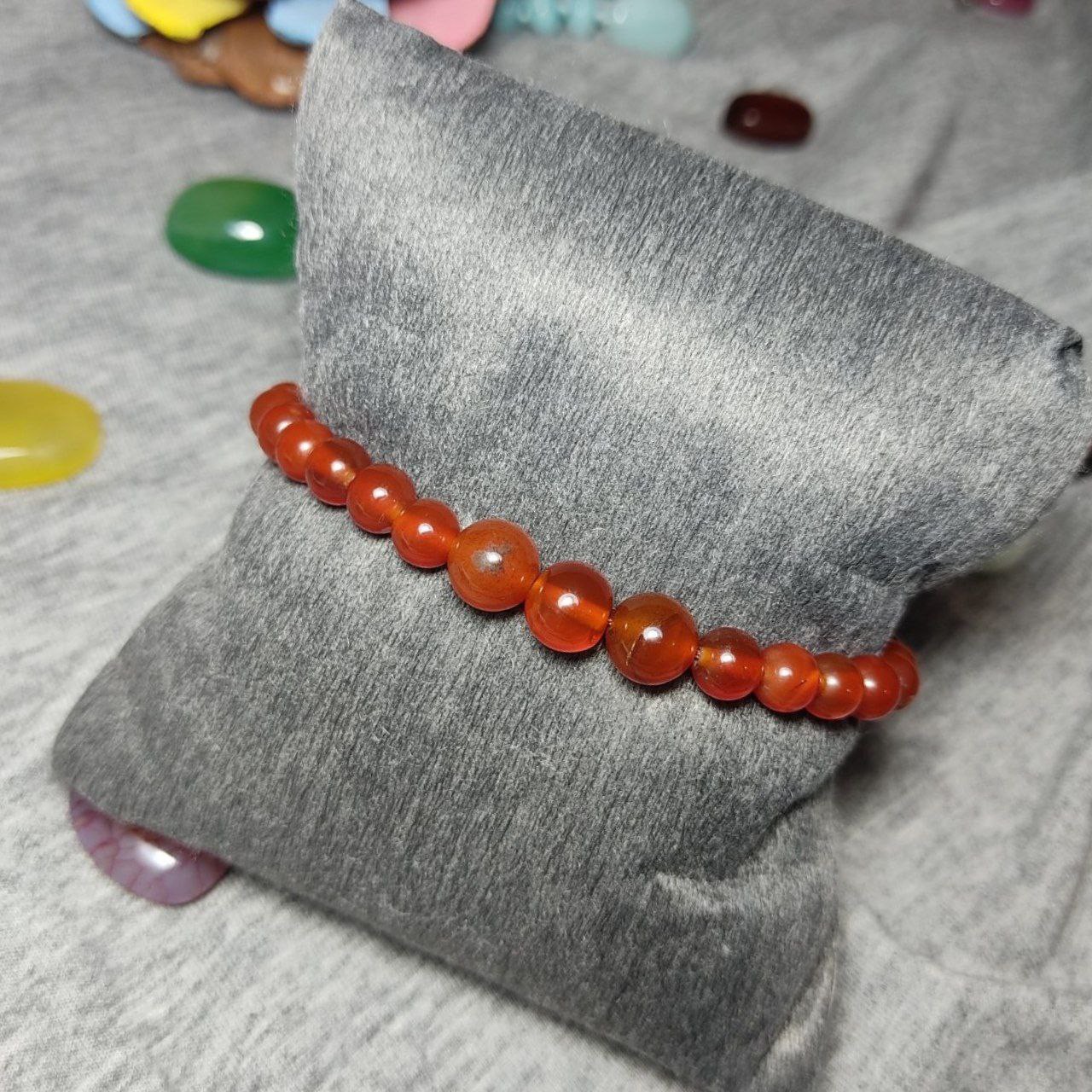  دستبندبا مهره های  سنگ عقیق خوش رنگ معدنی
33