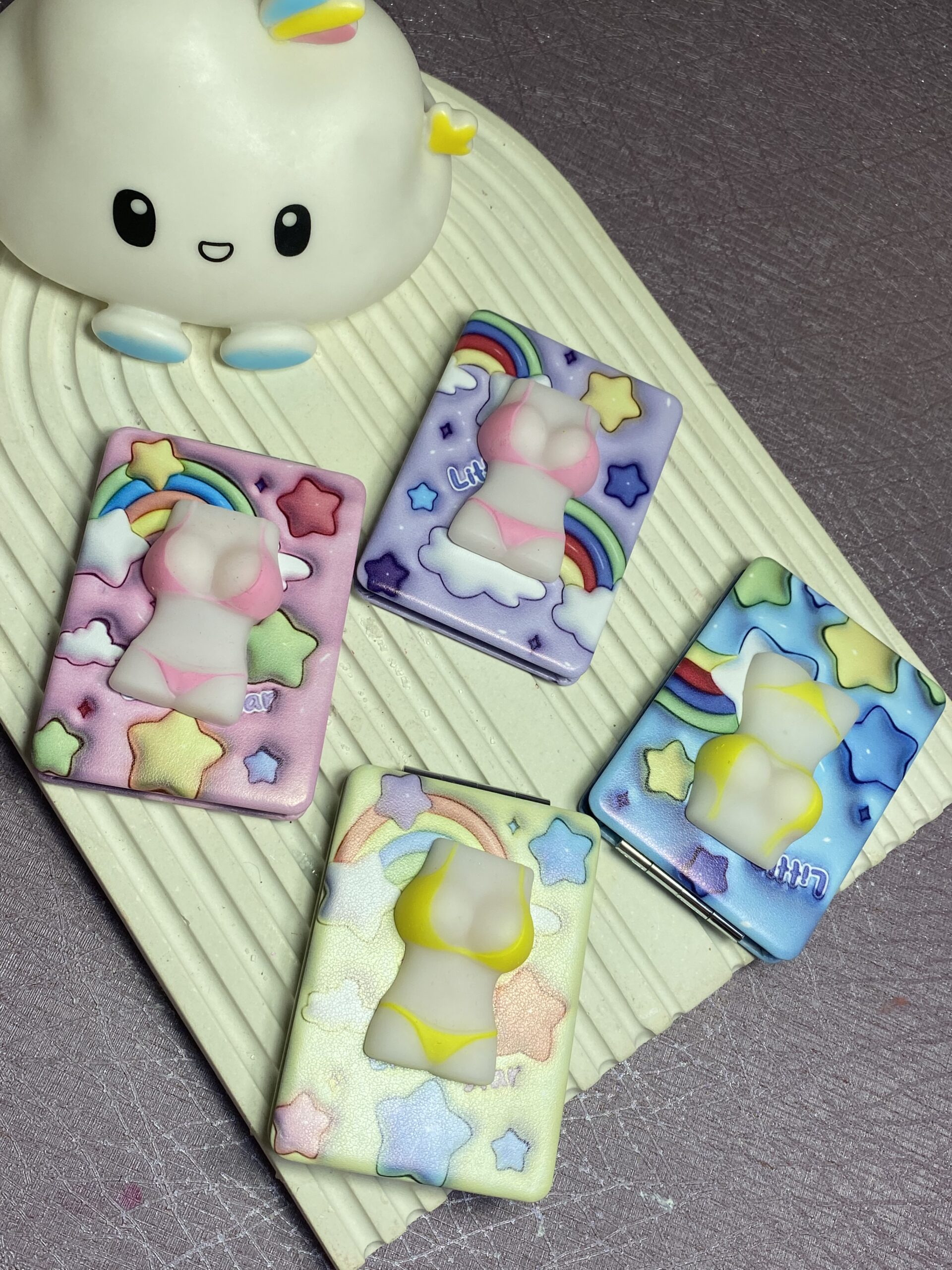 آیینه بی حیا