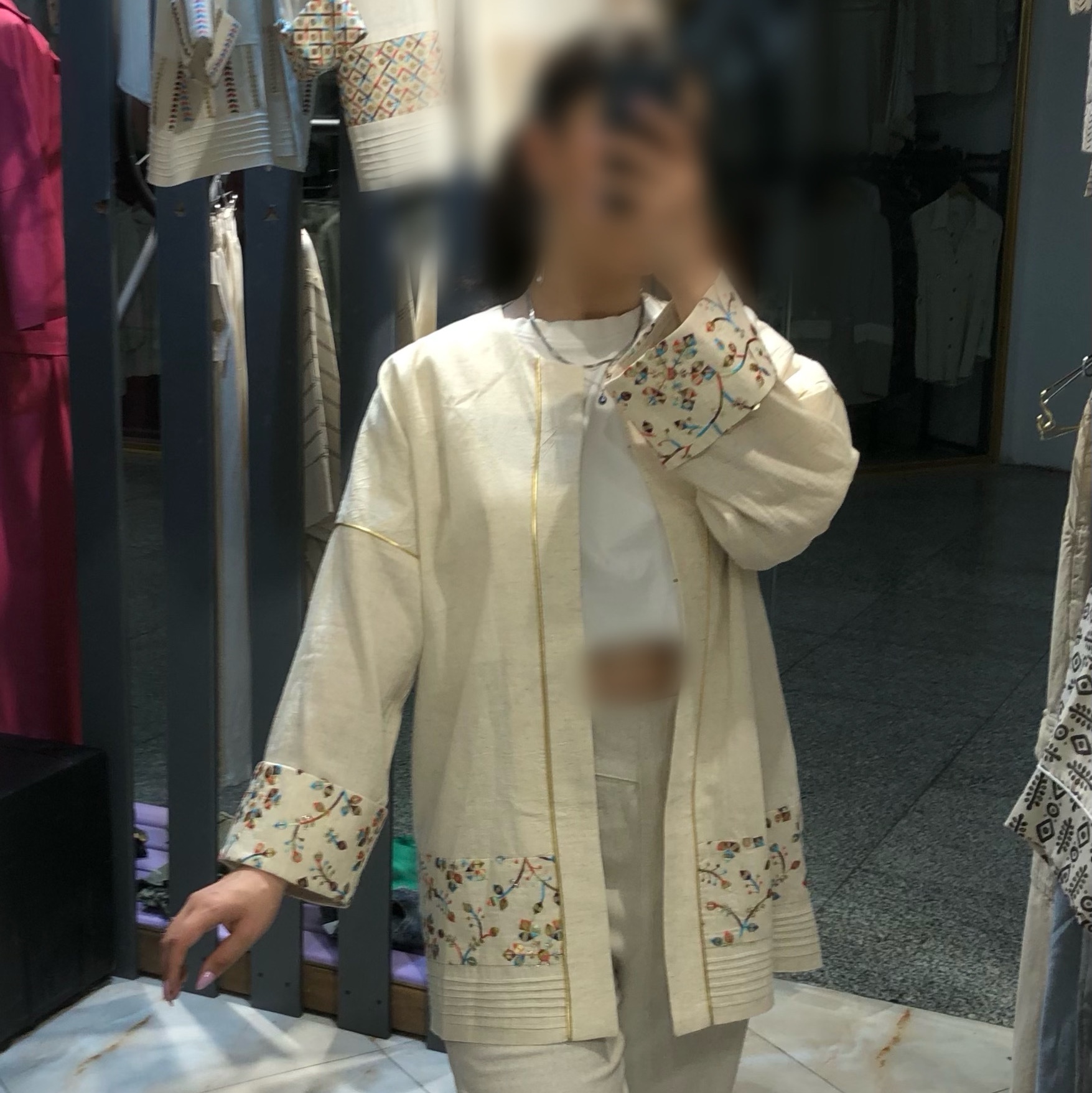 مانتو یقه گرد همراه با طراحی کار دست