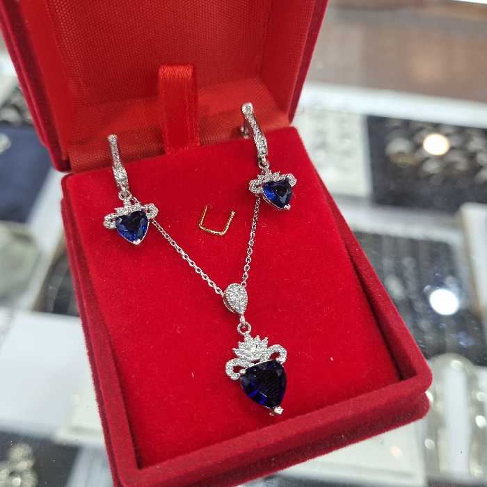 نیمست نقره جواهری کبود(بارنجیر دیپلمات) نگین قلبی شیک و خاص  طول 45سانتیمتر نقره با عیار 925 و آبکاری طلاسفید