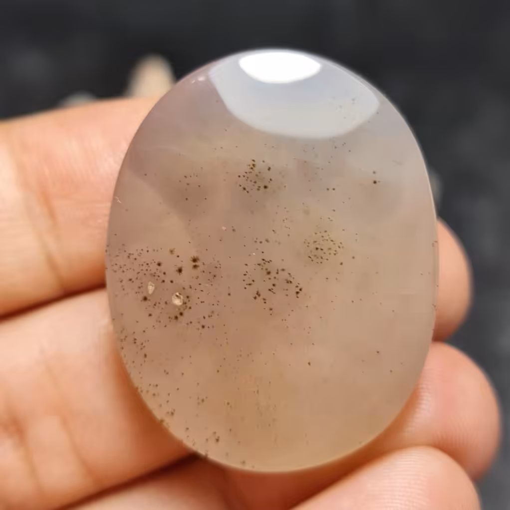  نگین درشت کلکسیونی فوق العاده زیبای سنگ صد درصد طبیعی عقیق لانه زنبوری خراسانی اصل معدنی
کد  27302
