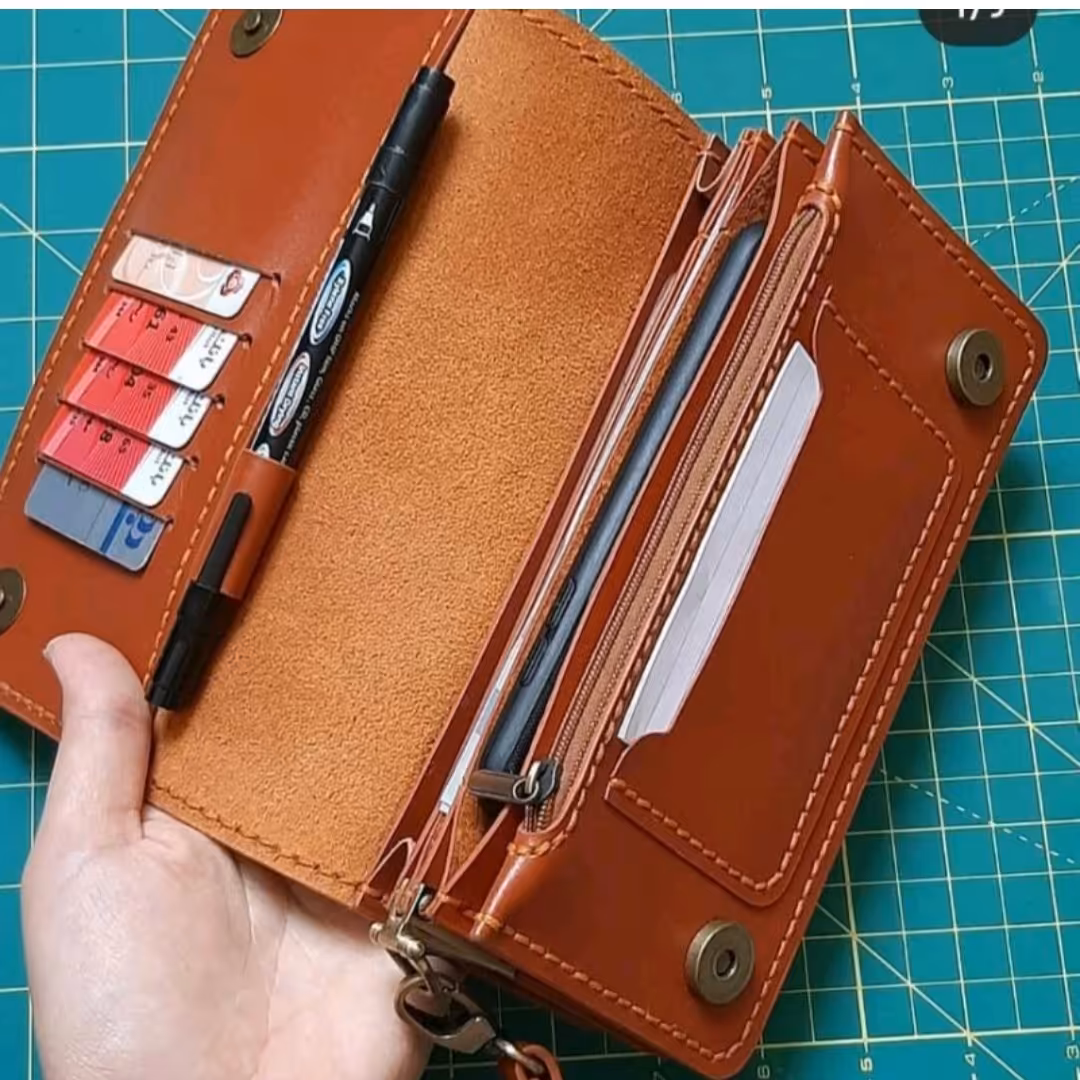 کیف پول دستی چرم طبیعی چرم گاو  و دوخته شده با نخ موم زده ترک قابل سفارش در رنگ دلخواه مشتری ................