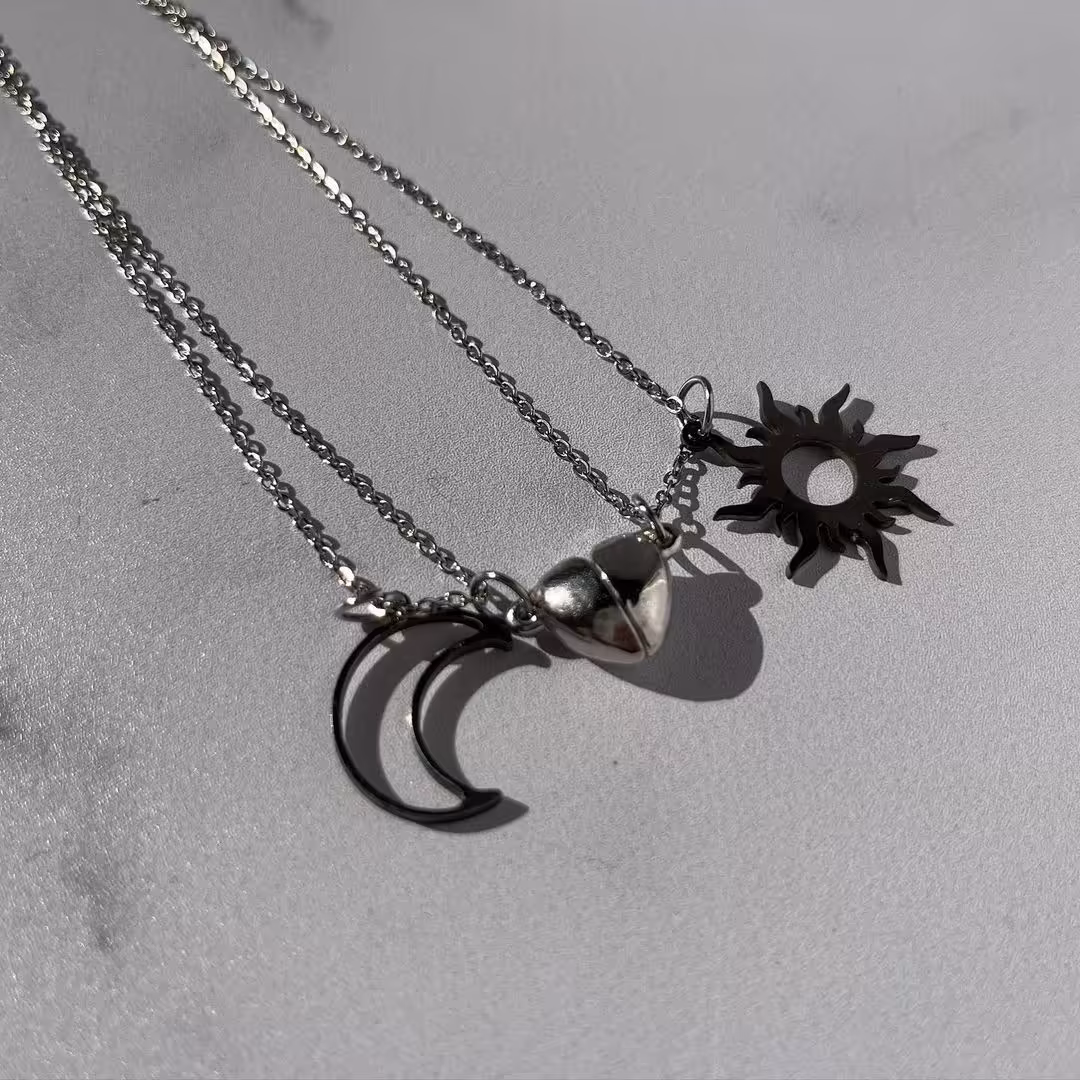 گردنبند ست مگنتی ماه و خورشید