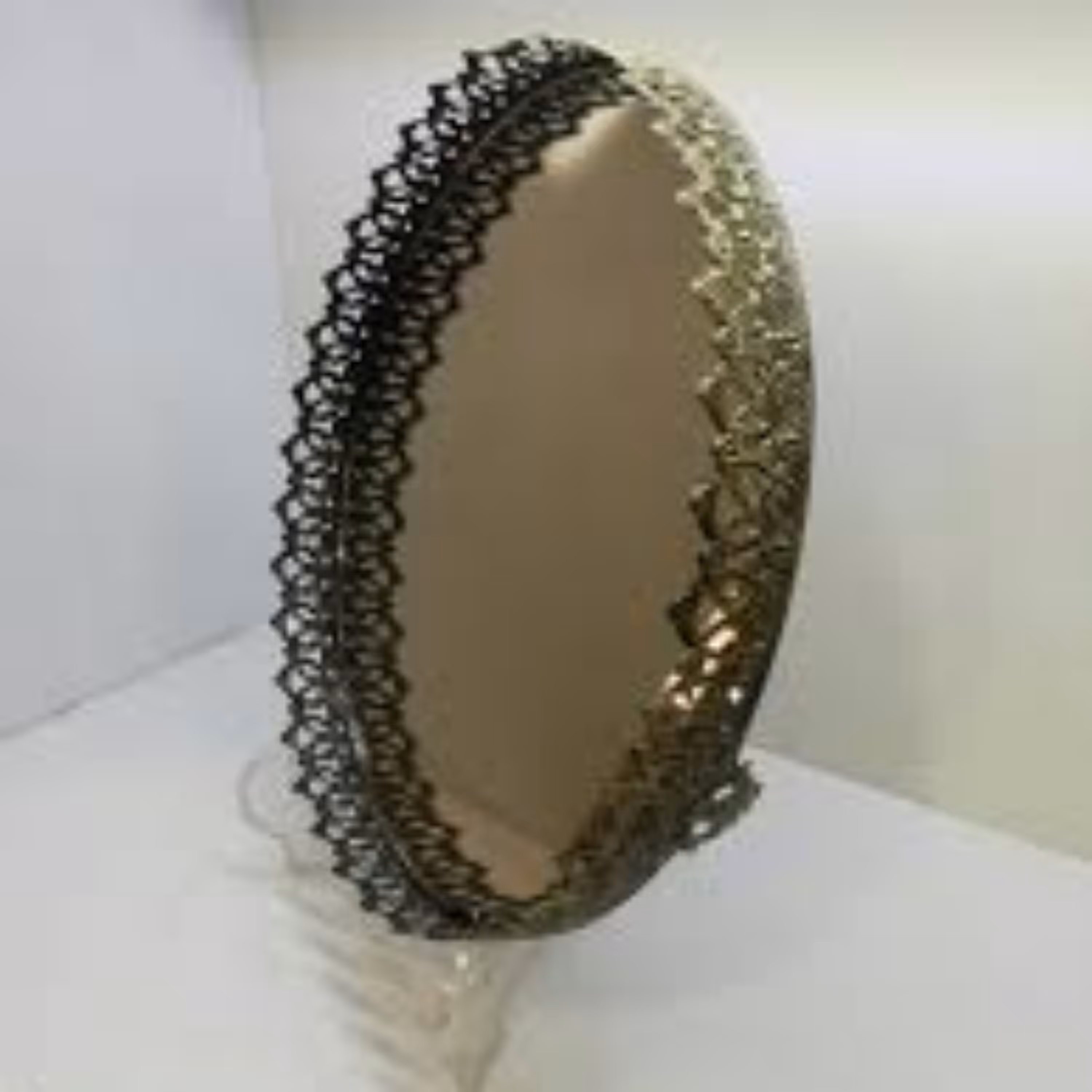 سینی گرد رنگ نقره کف اینه   