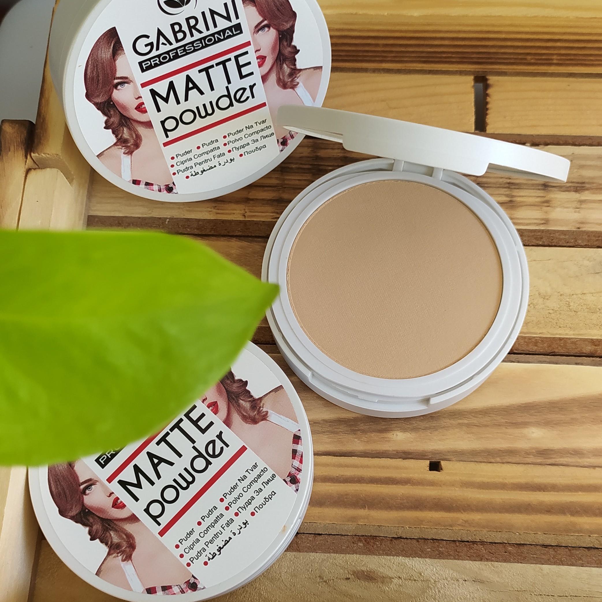 پنکک مات گابرینی Gabrini Matte Powder شماره 02 با کاور فوق العاده