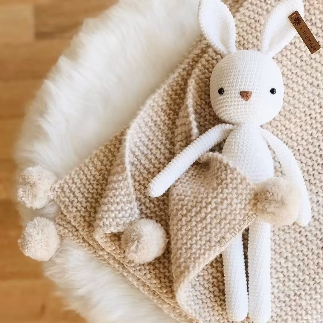 عروسک بافتنی خرگوش دلبافت
