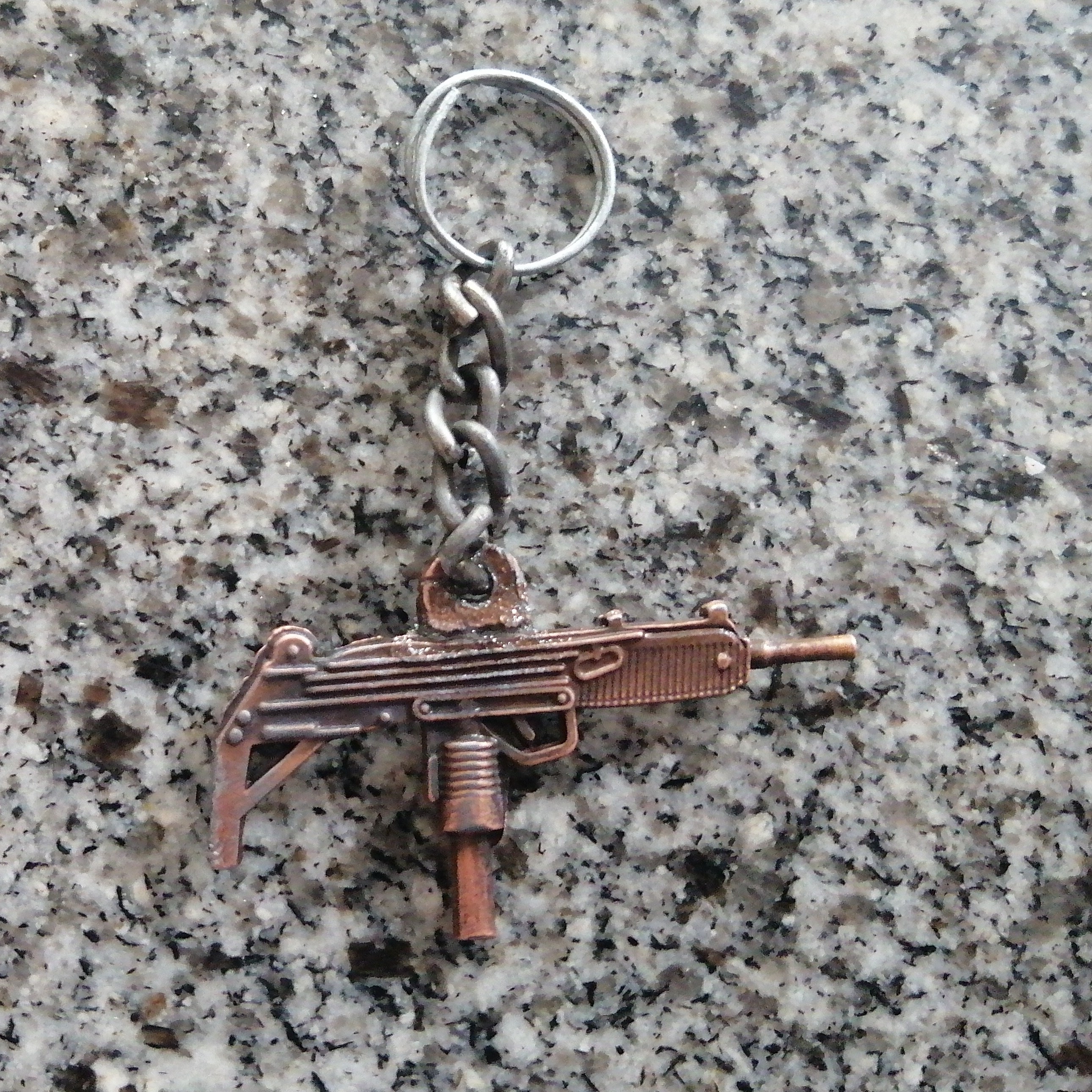 جاکلیدی طرح اسلحه ی یوزی