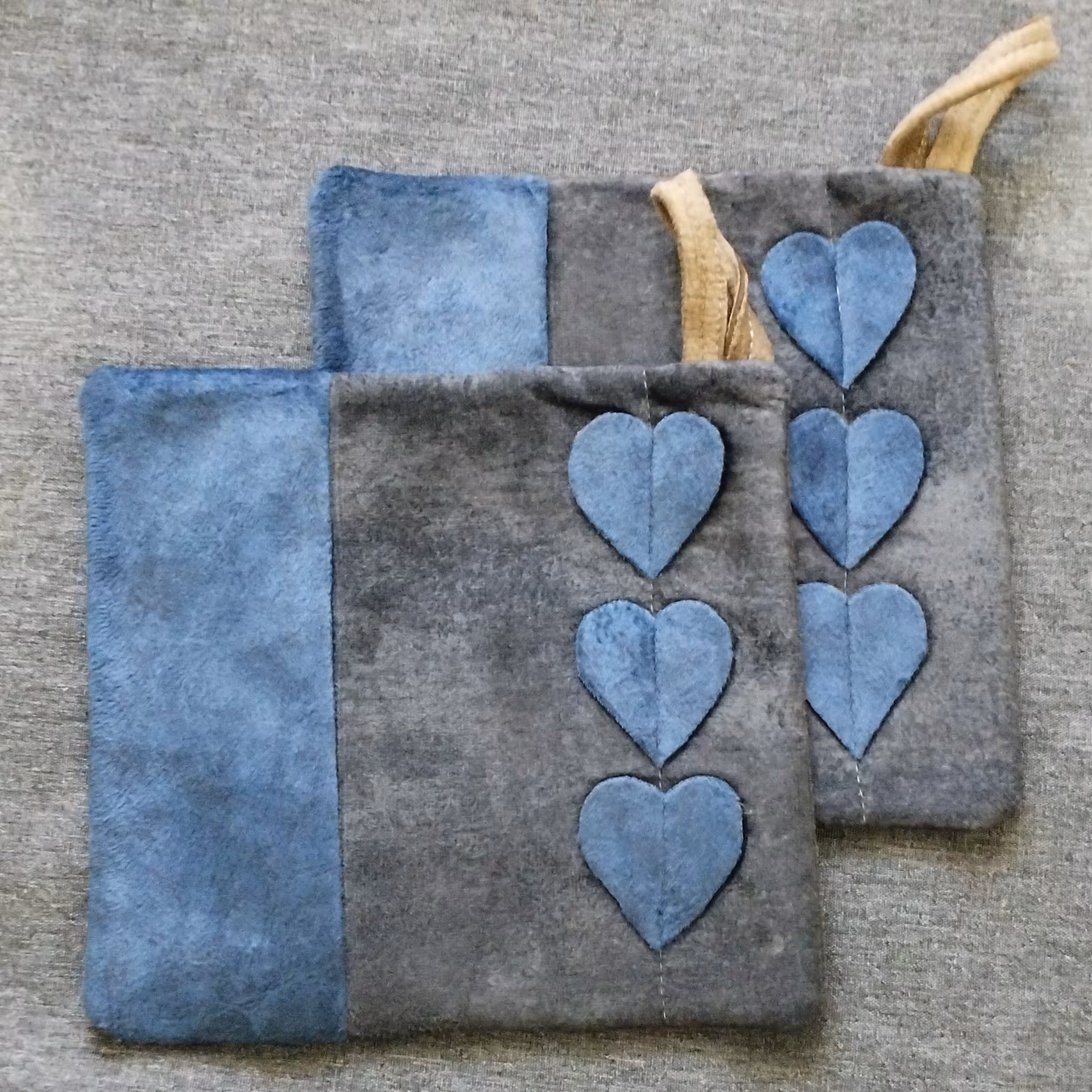 دستگیره آشپزخانه با قلب ابی در دو رنگ طوسی و آبی در ابعاد 18در18