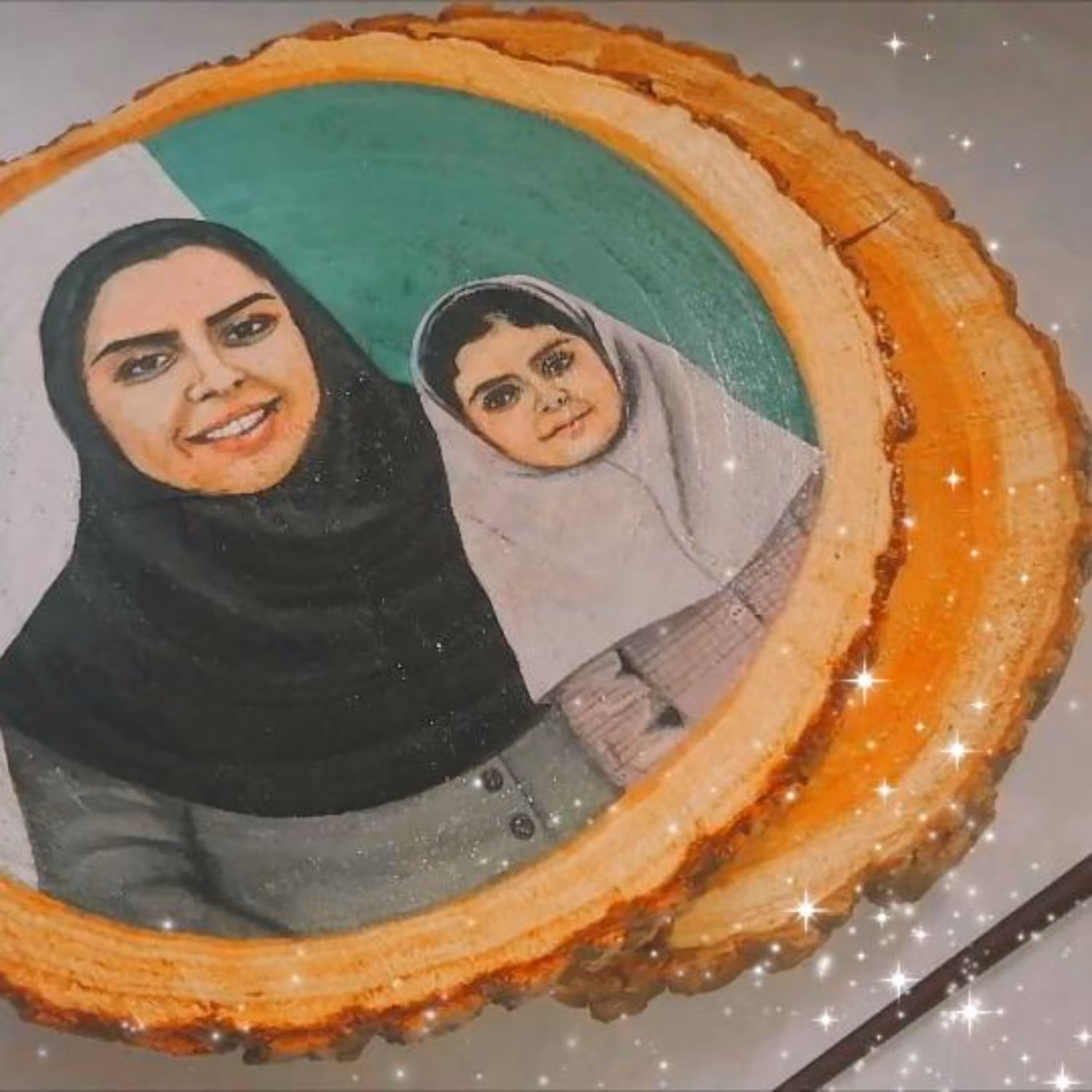 نقاشی چهره روی چوب طبیعی  با قطر 18 تا 20 سانت 