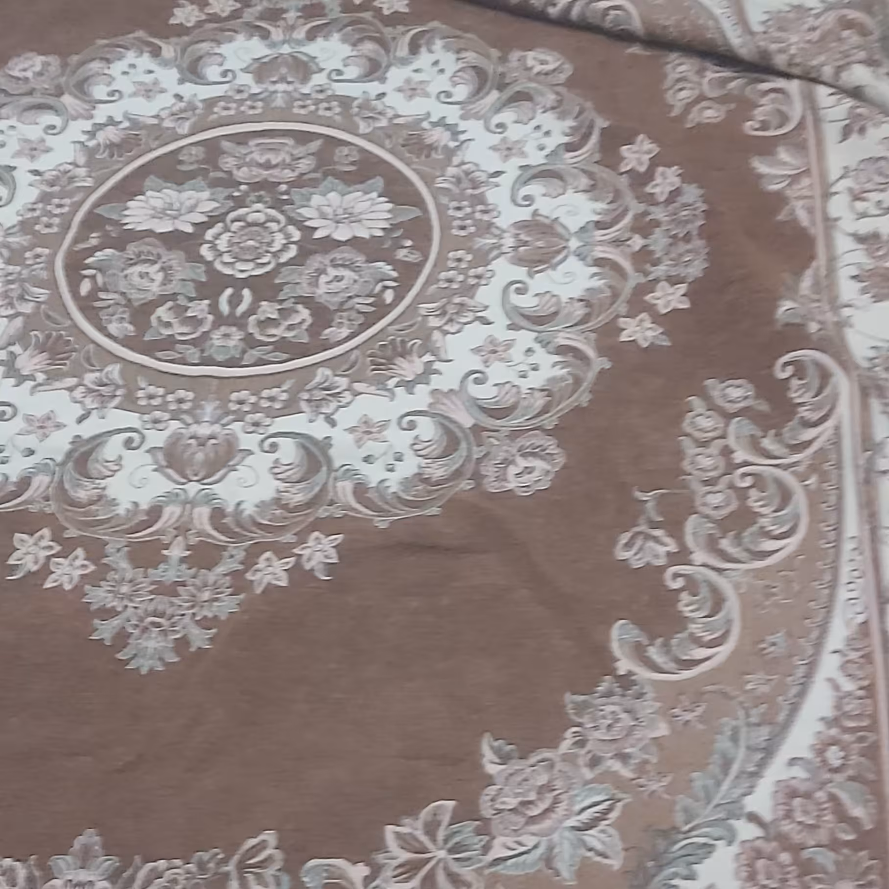روفرشی نه متری مخمل به رنگ گردویی  جنس عالی و درجه یک