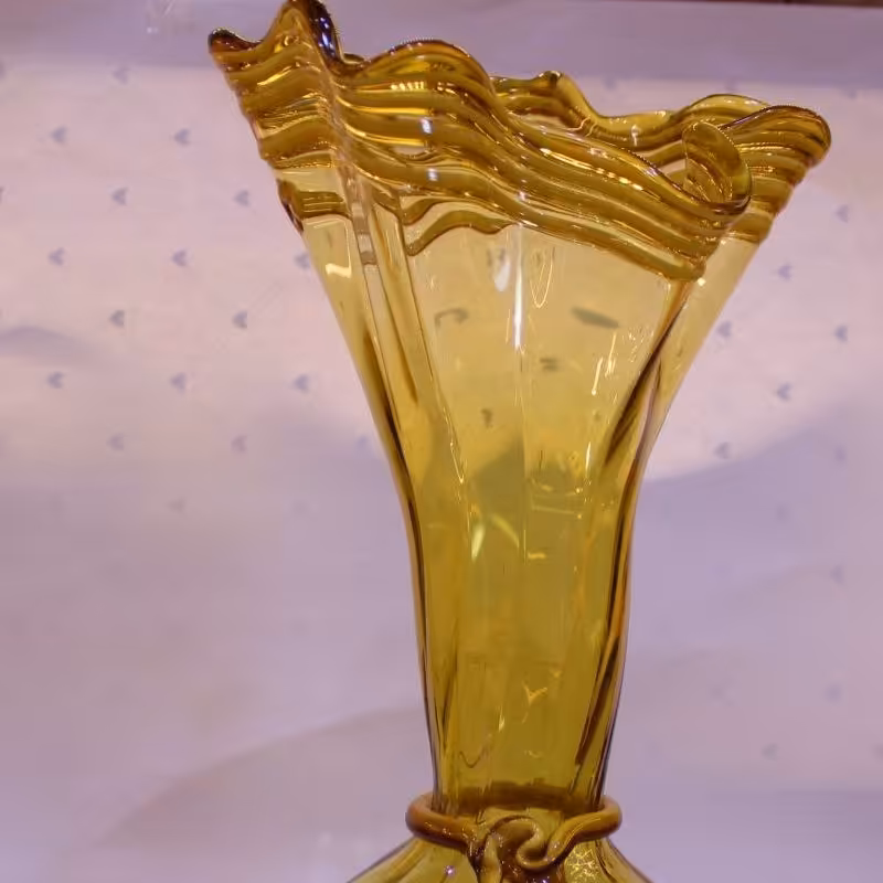 گلدان پاپیون دار