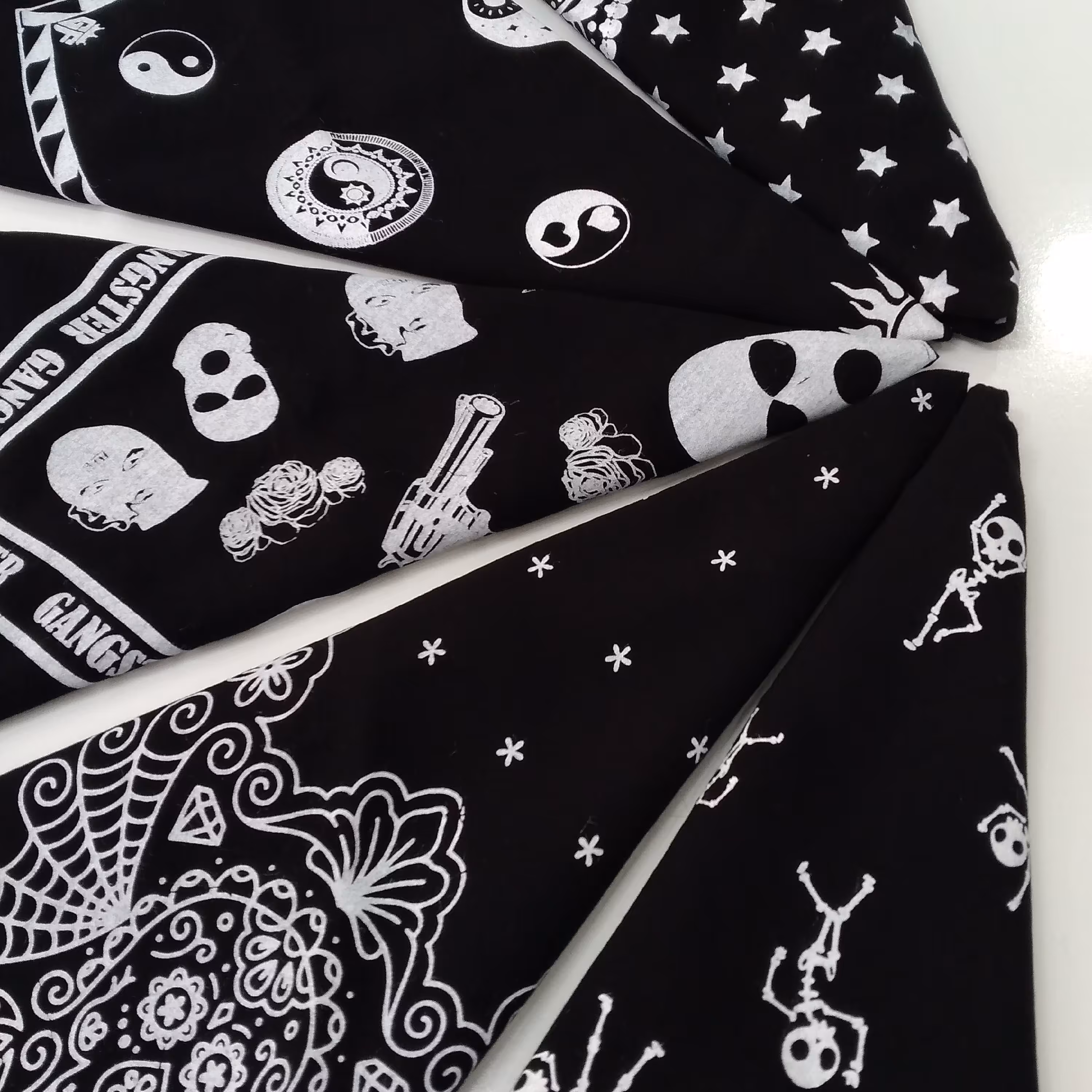 دستمالسر (باندانا)مشکی در طرح های جذاب و خاص