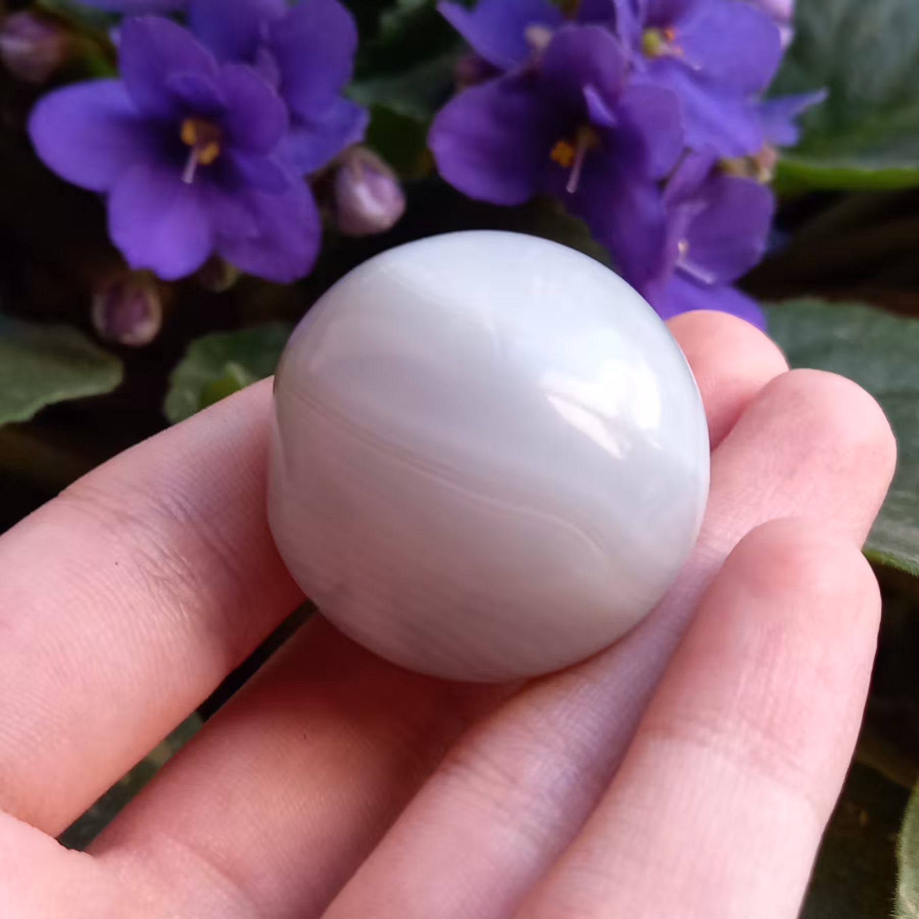 گوی عقیق طوسی طبیعی مناسب مدیتیشن و دکور منزل