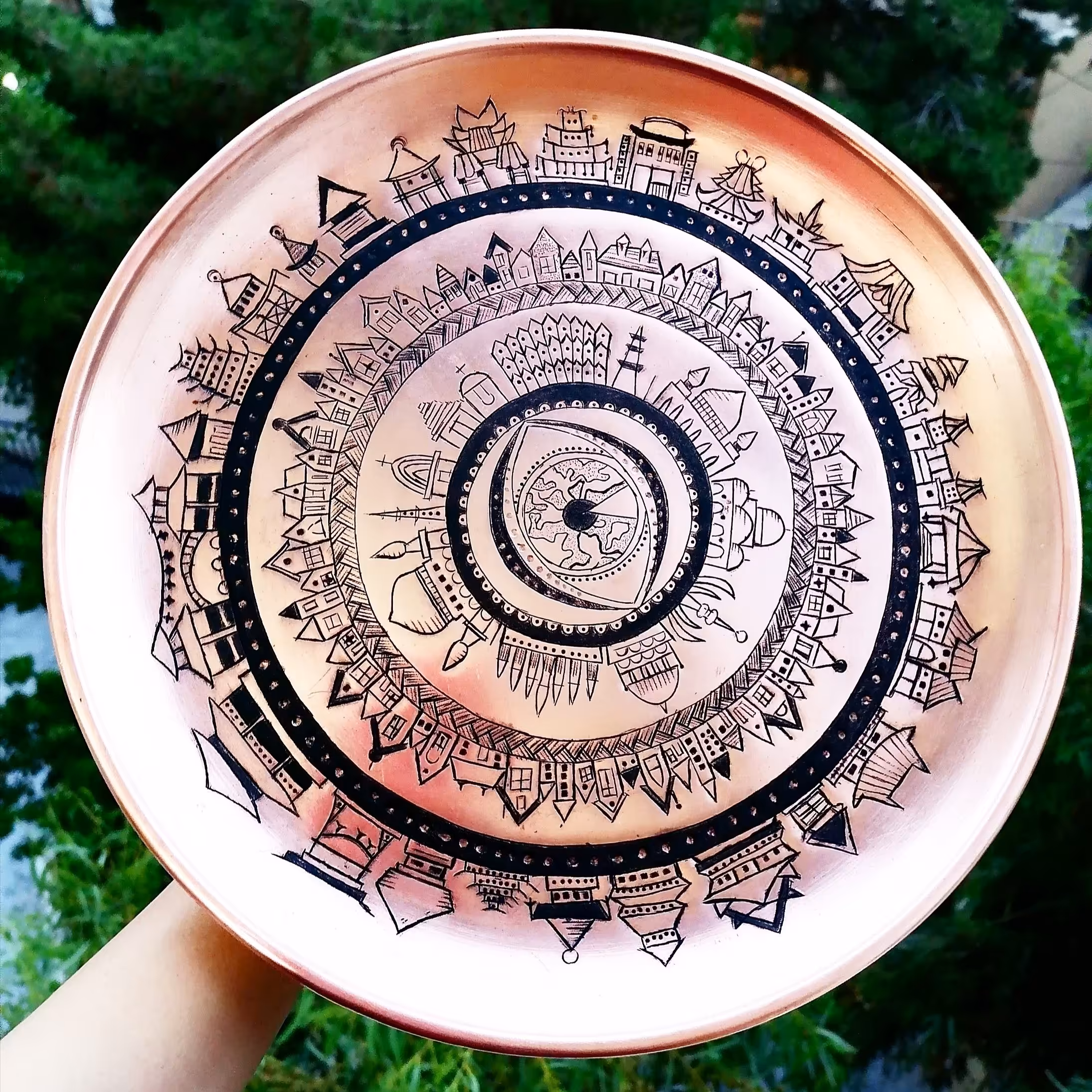 بشقاب پایه دار قلم زنی 