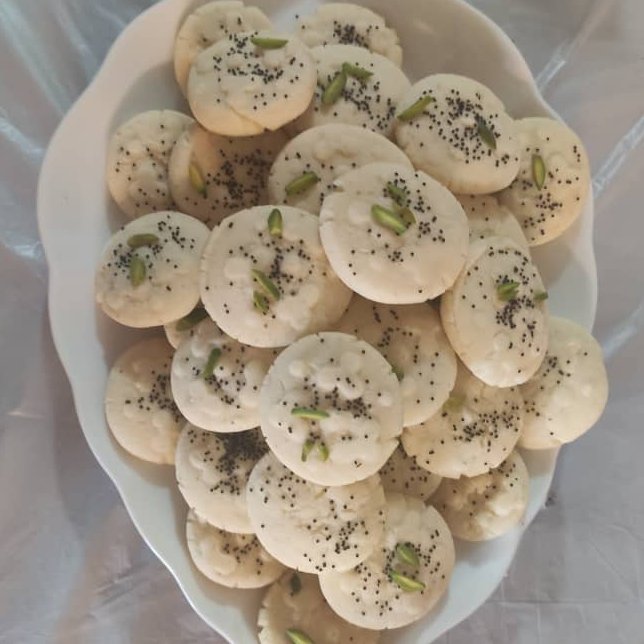 شیرینی نان برنجی خانگی(ارسال با پیک و بصورت پس کرایه درمقصد)