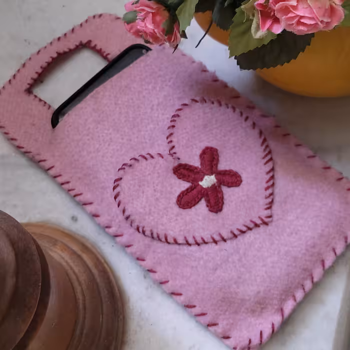 کاور موبایل از جنس نمد