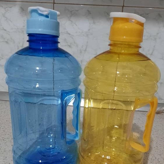بطری آب دسته دار