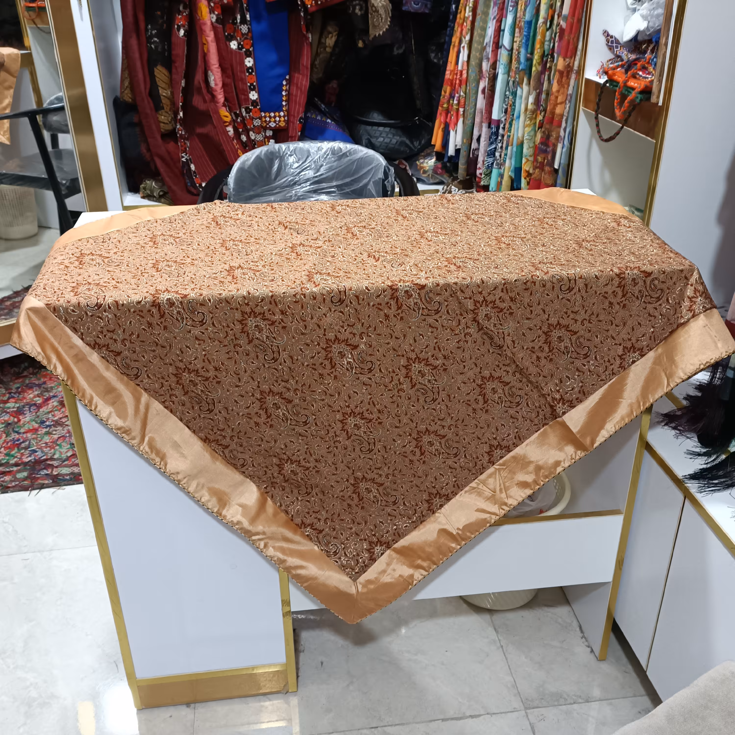 رومیزی و زیر سفره یک متری