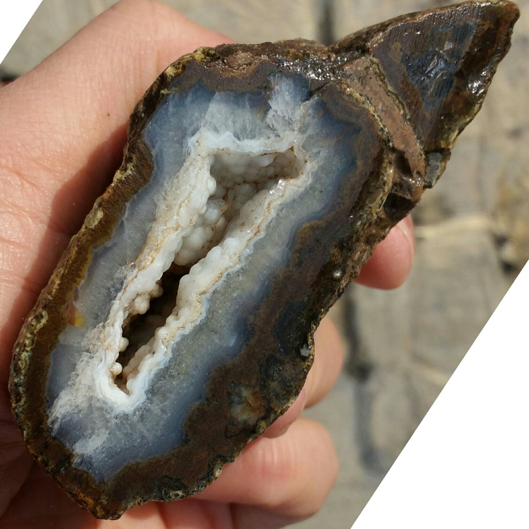 اسلایس سنگ راف عقیق منظره توپی توخالی پر بلور 'بلور برفکی خا ا ا ا ص 100 در صد طبیعی شاهکار  خلقت
بینظیر  کلکسیونی