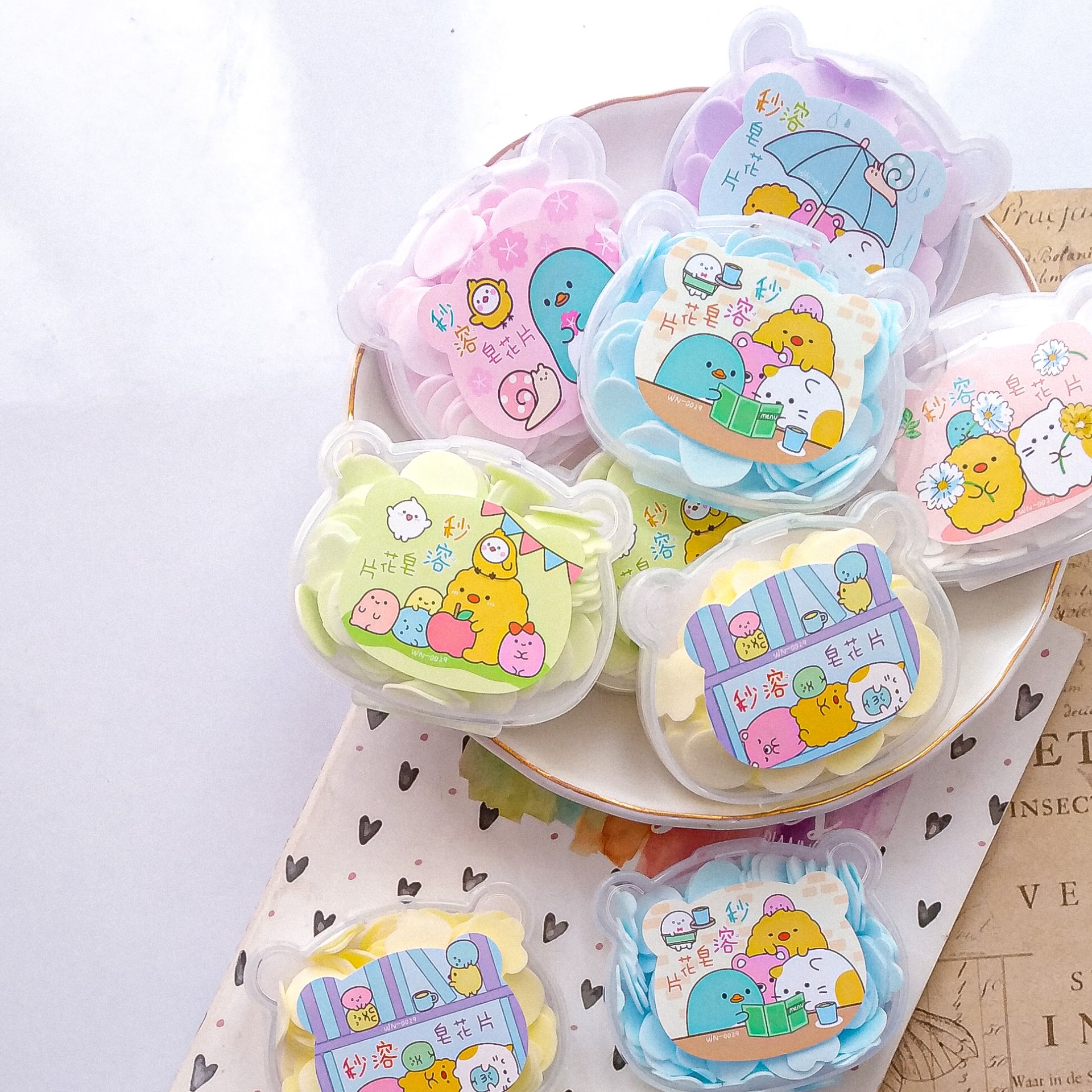 صابون  ورقی جیبی طرح مولانگ (هر بسته دارای 3طرح دایره گل و قلب میباشد) ارسال رنگ بصورت رندوم