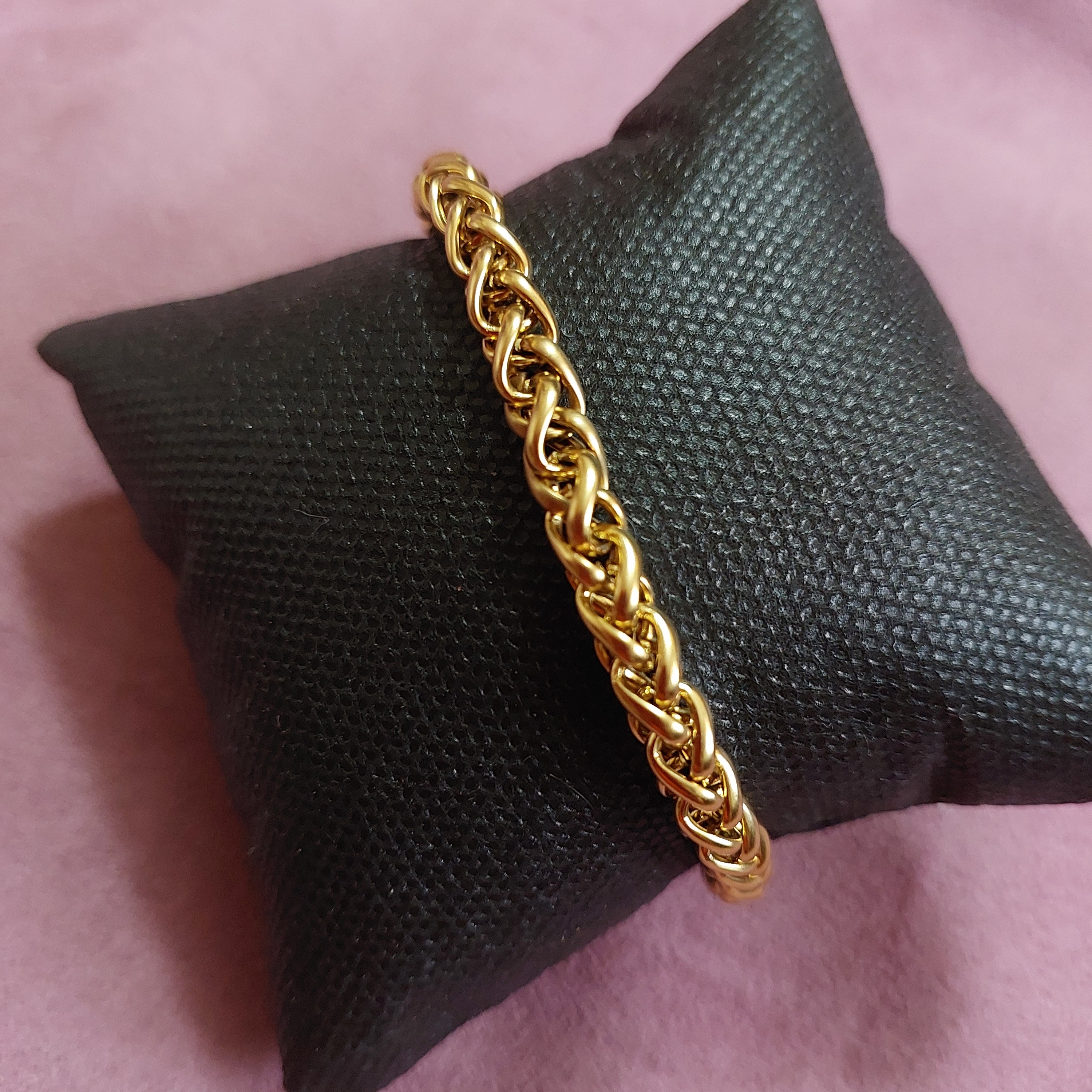 دستبند کارتیر بافت قفل طوطی و دستبند شنل به همراه آویز