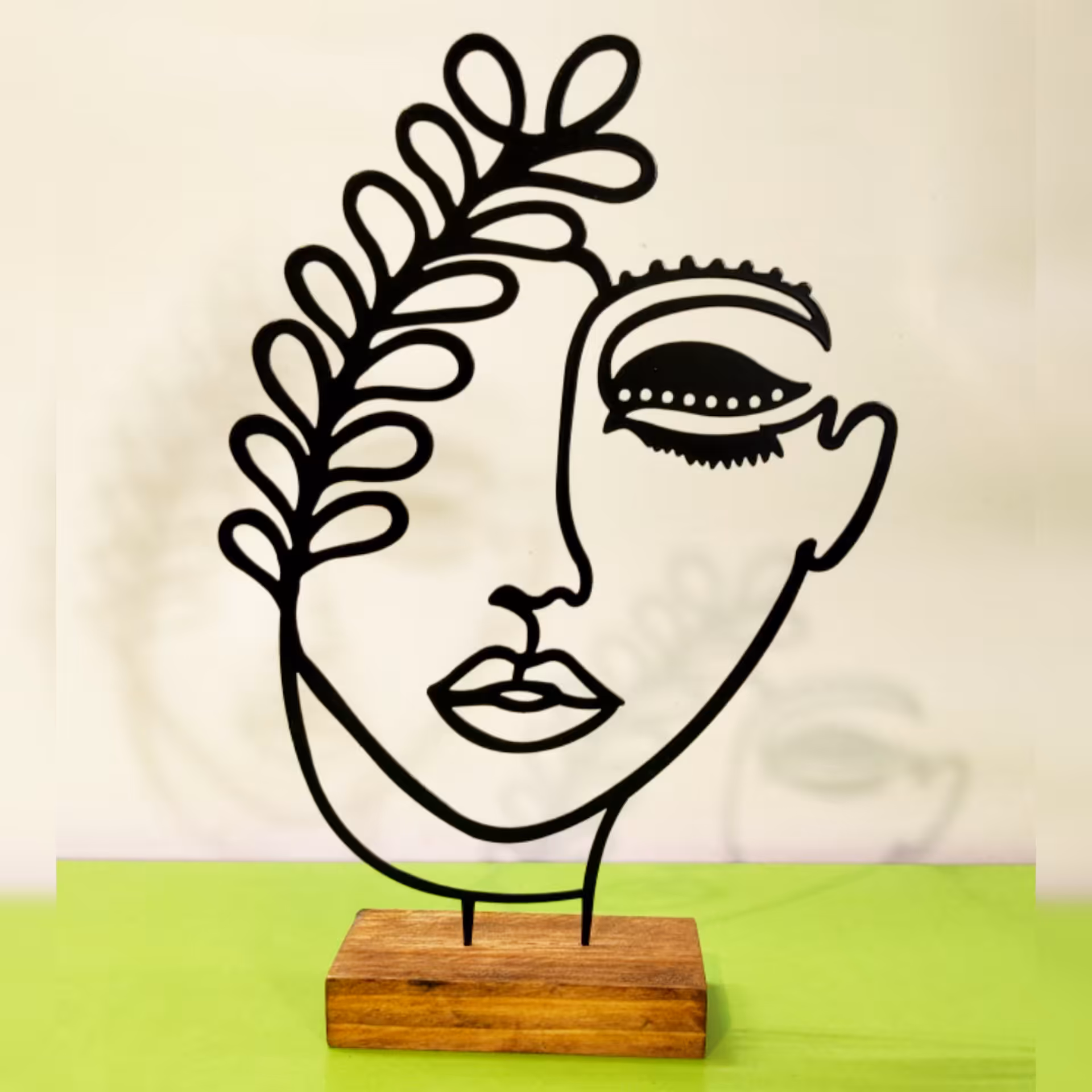 تندیس مینیمال طرح چهره زن