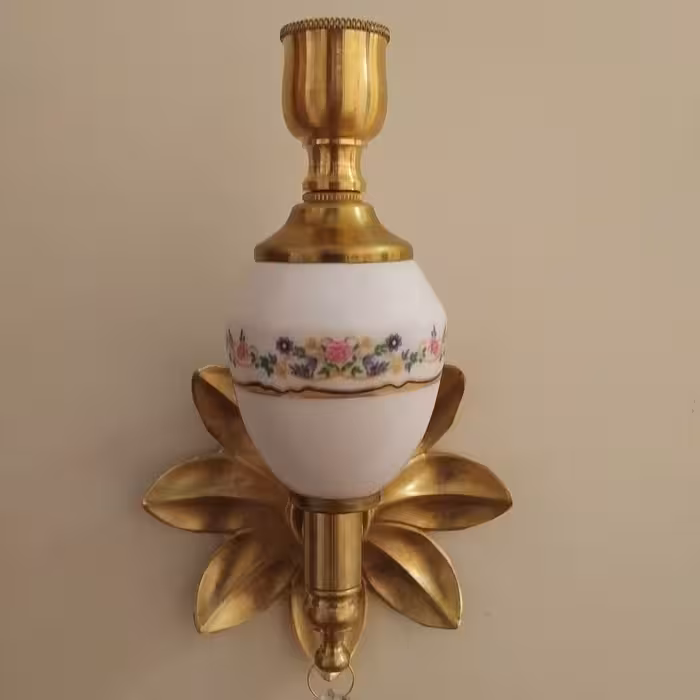 شمعدان دیواری نفیس با طلاکاری و گلهای ظریف (تزیینات)