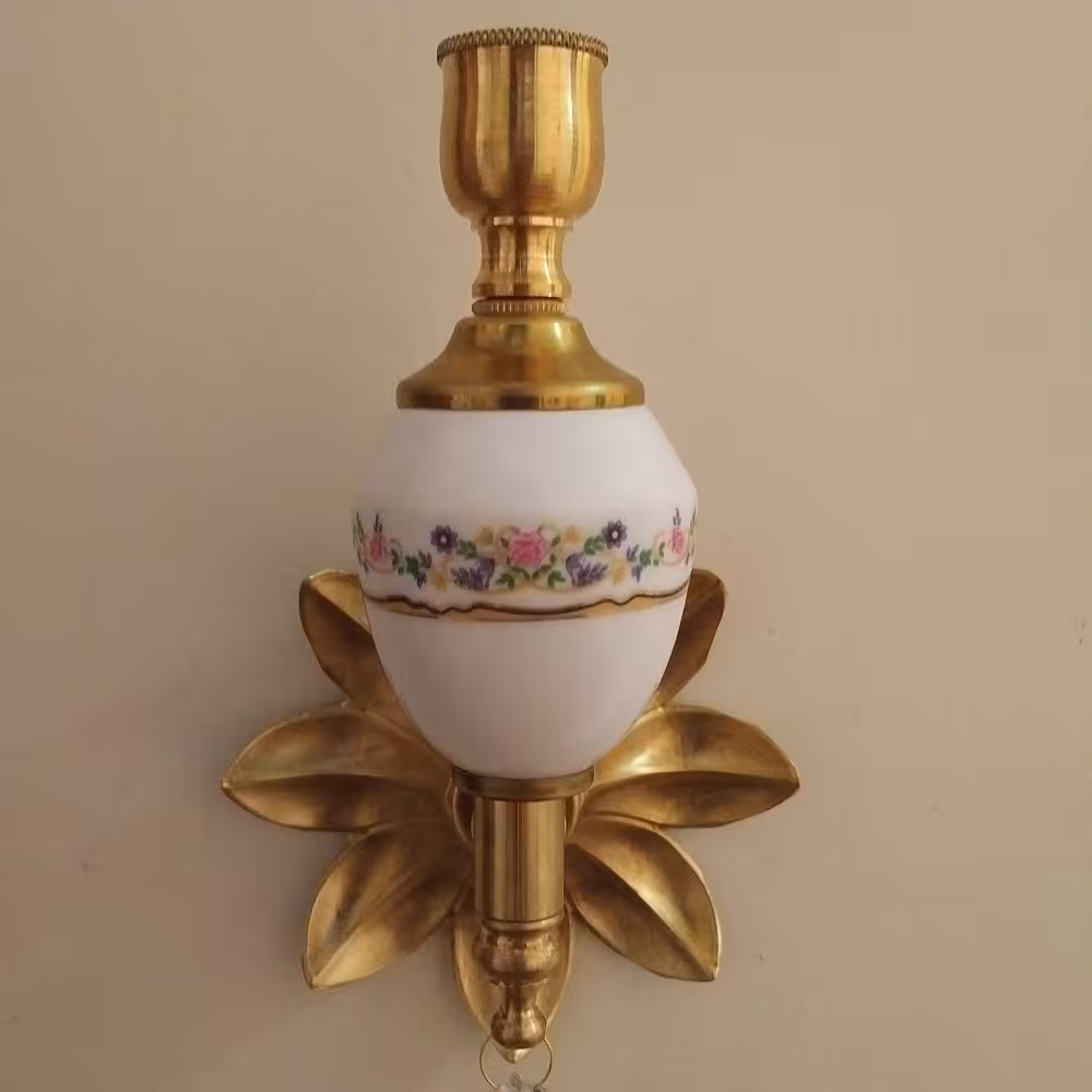 شمعدان دیواری نفیس با طلاکاری و گلهای ظریف (تزیینات)