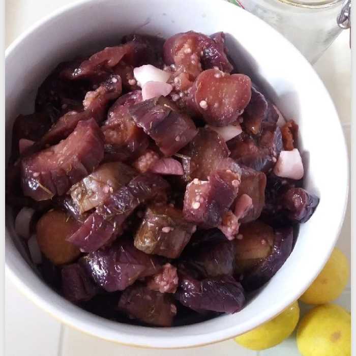 ترشی بادمجان حلقه ای باسبزی های معطر وخوش عطر محصول  خانگی 