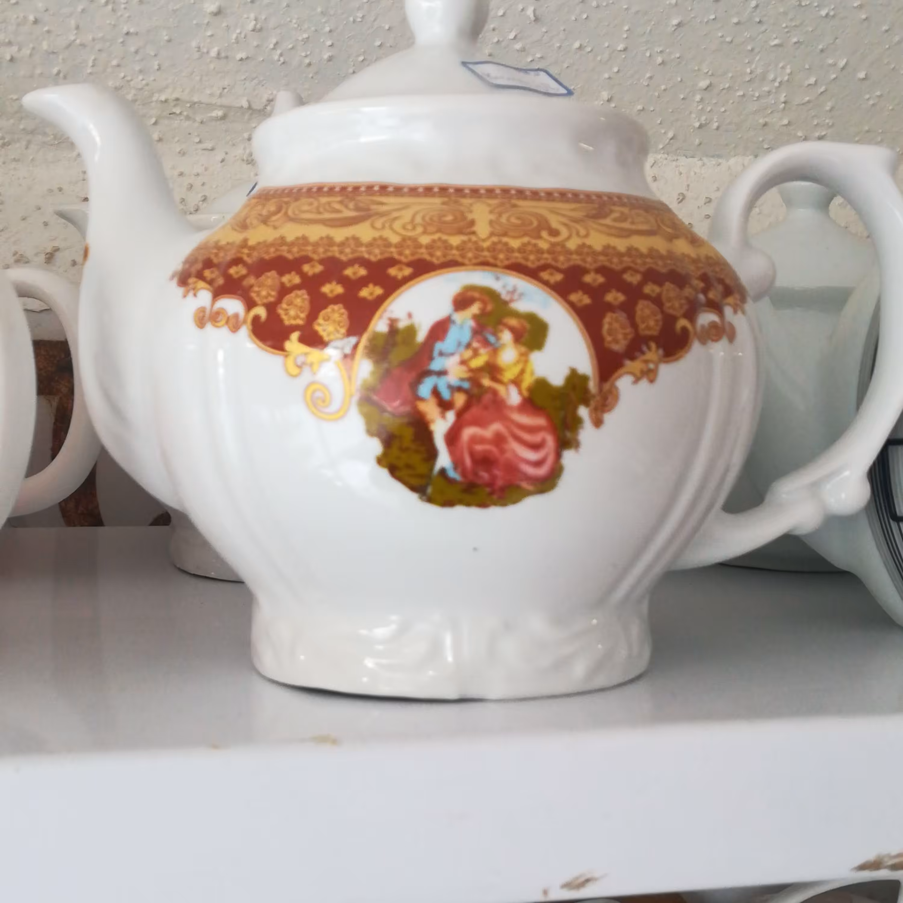 قوری چینی گل رنگ طلایی